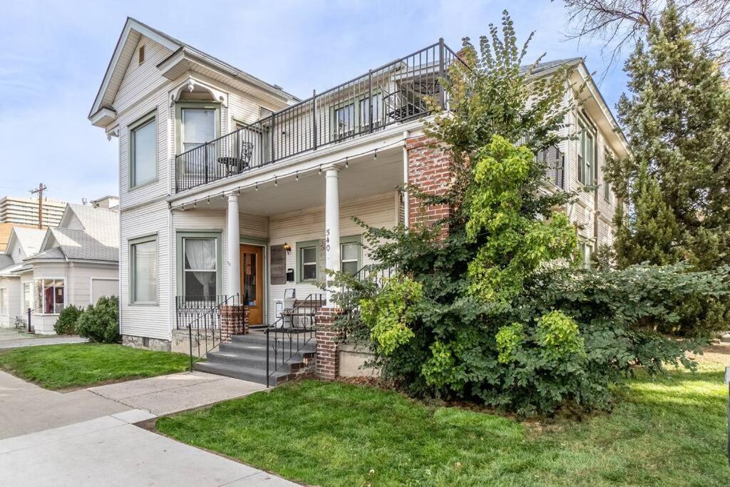 Rustic 3-bedroom, 1.5-bath Oasis By Downtown Apartment Reno