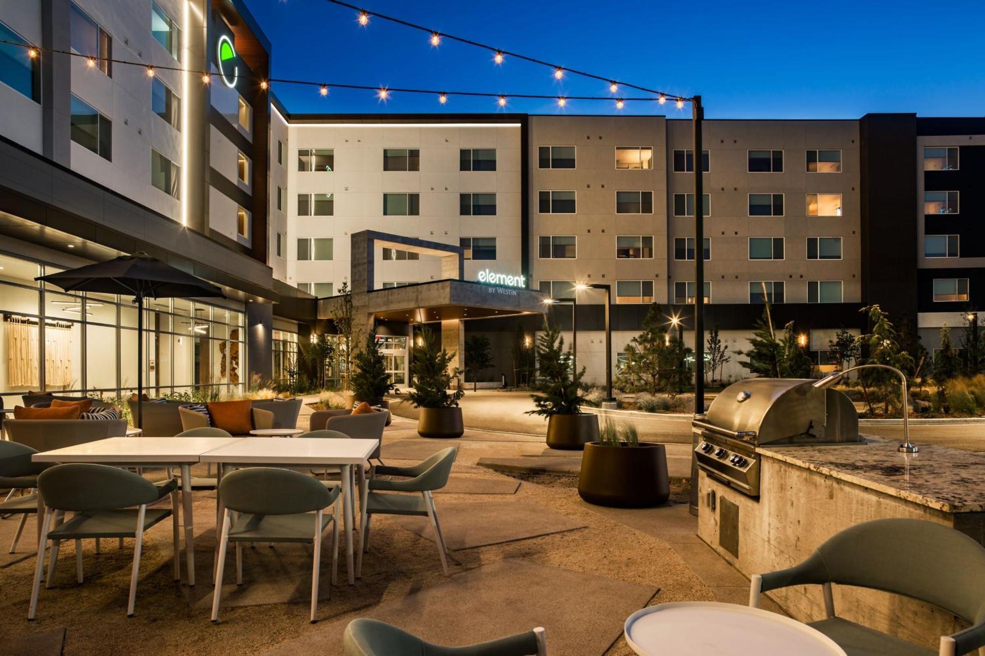 Element Experience District Hotel *
