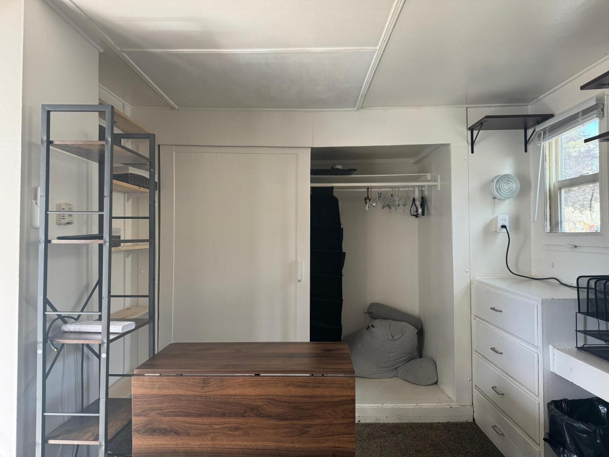 Midtown Charm: 1br Urban Pad *