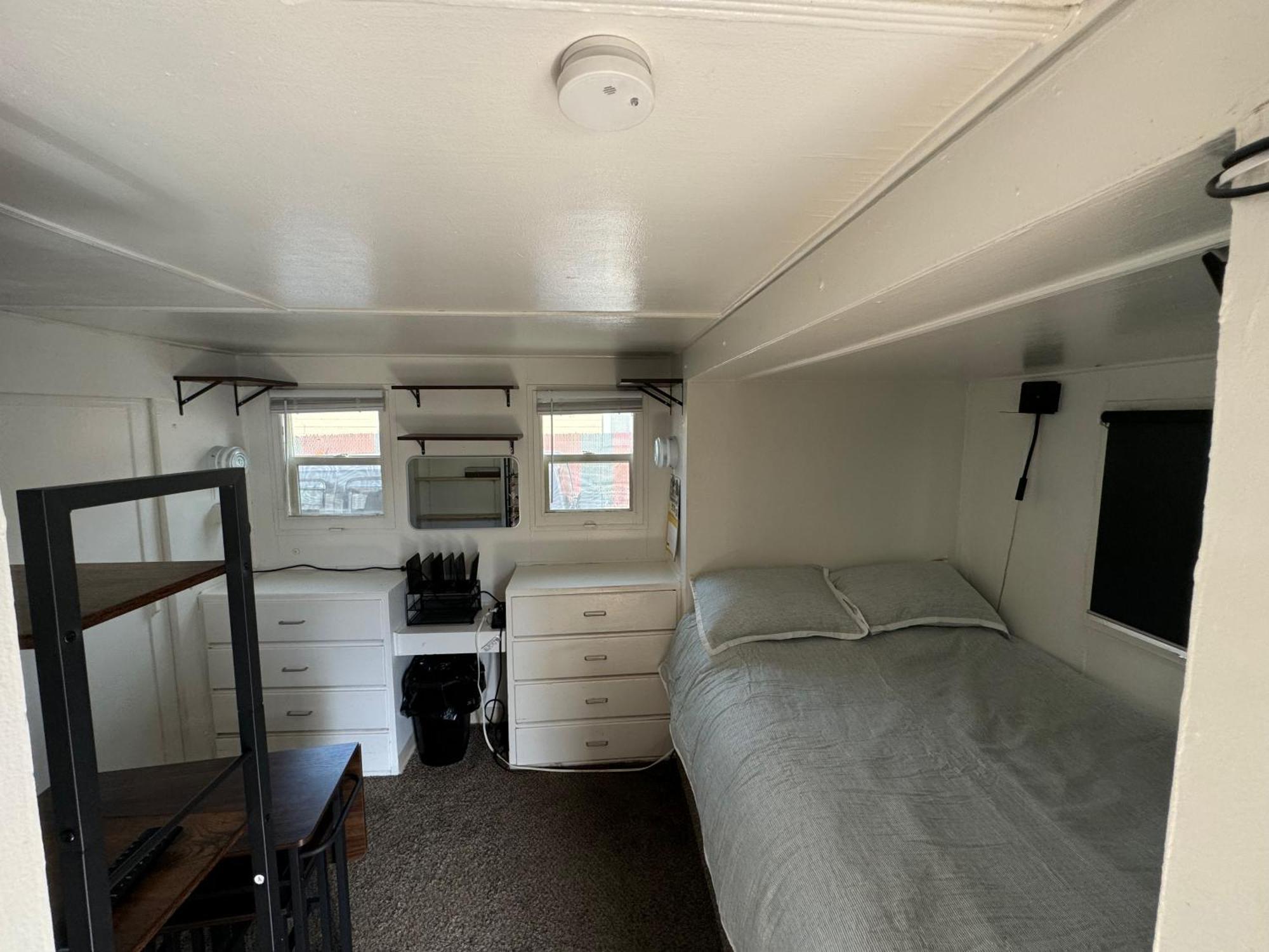 Midtown Charm: 1br Urban Pad *