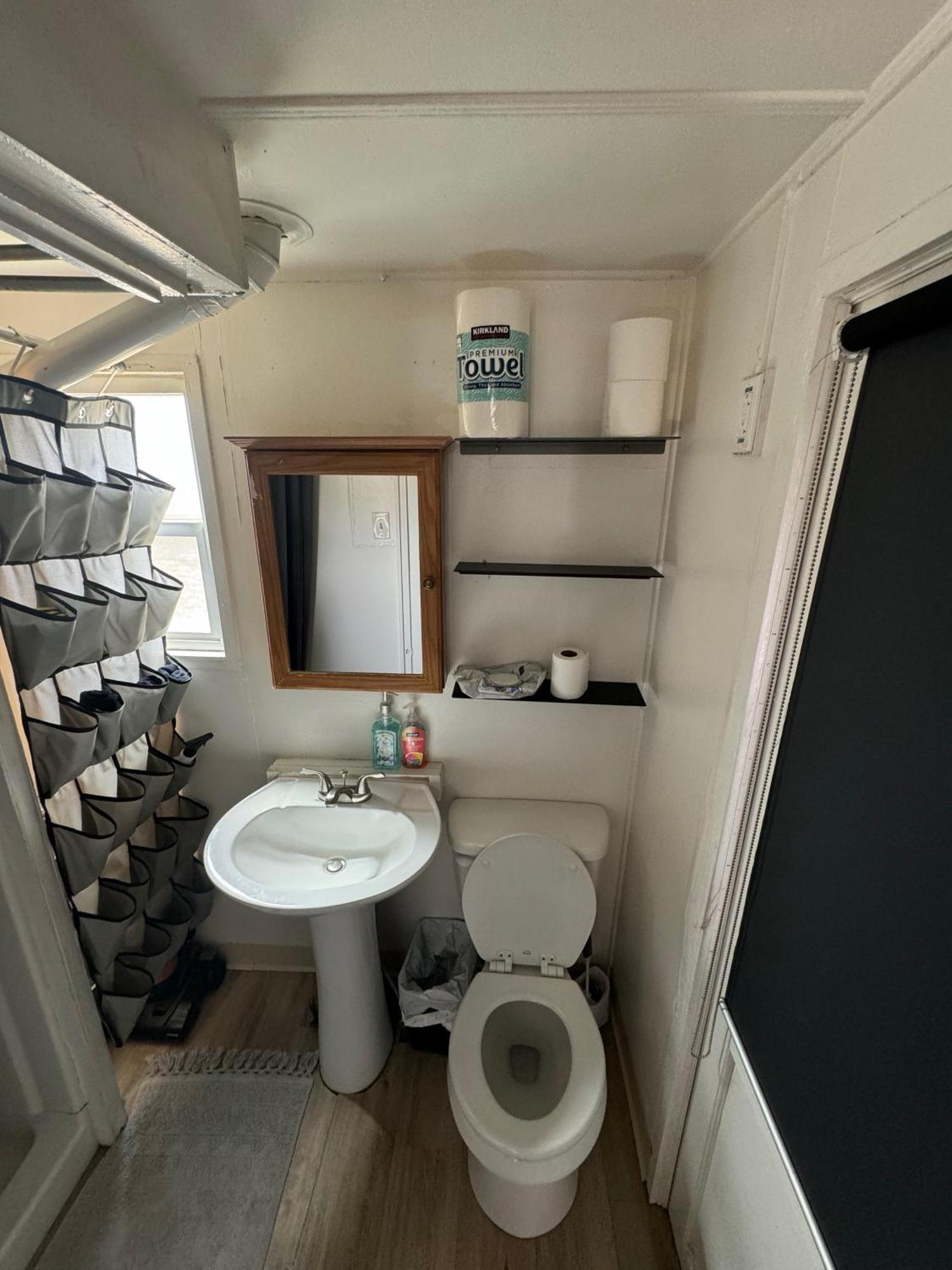 Midtown Charm: 1br Urban Pad Reno