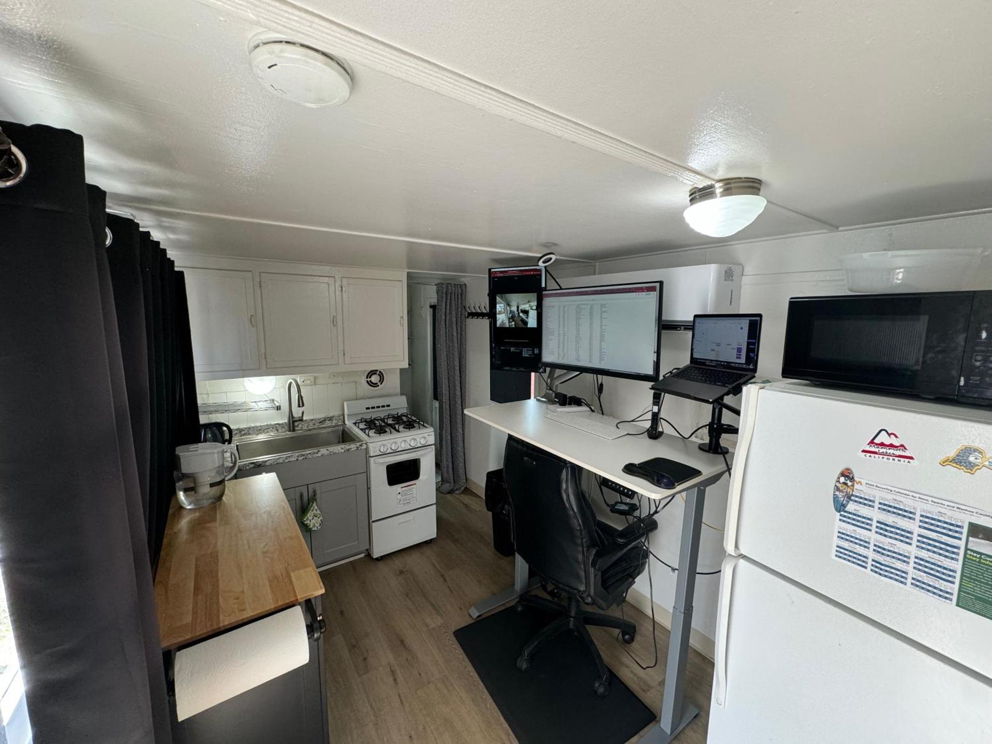 Midtown Charm: 1br Urban Pad Reno