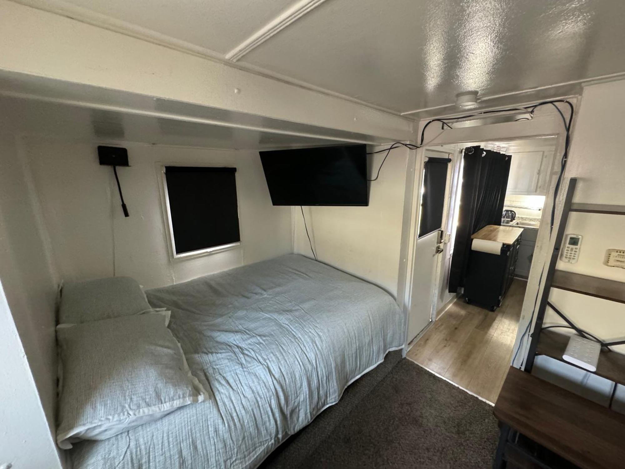 Midtown Charm: 1br Urban Pad * Reno