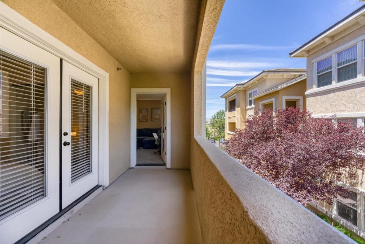 2br Getaway Pool Gym Basketball Court & Theater Access * Reno