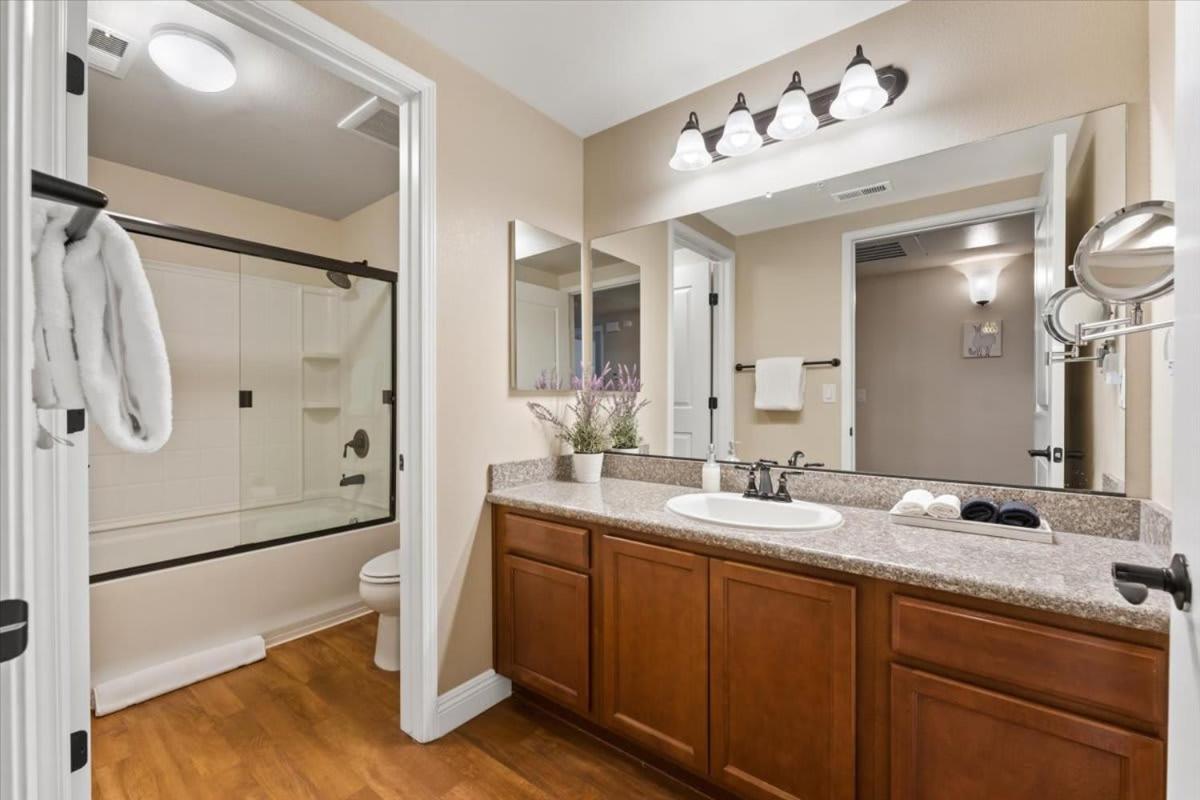 2br Getaway Pool Gym Basketball Court & Theater Access Apartment *