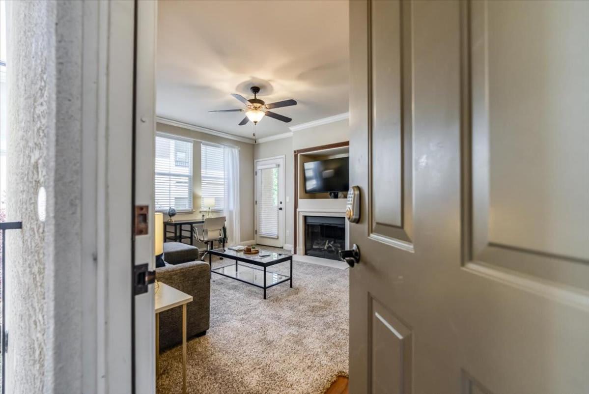 2br Getaway Pool Gym Basketball Court & Theater Access Apartment *