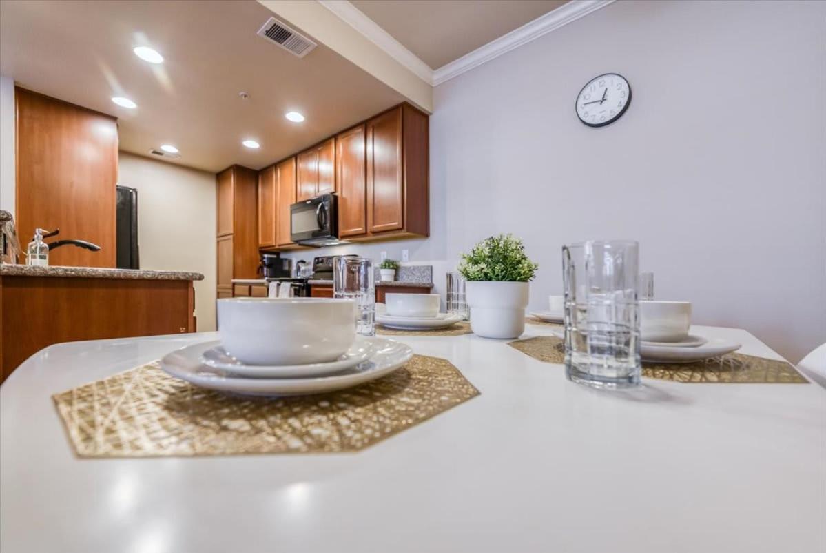 2br Getaway Pool Gym Basketball Court & Theater Access Apartment *