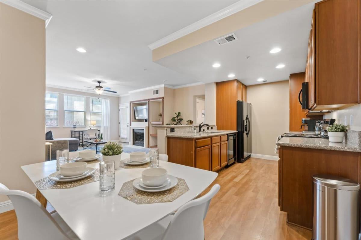 2br Getaway Pool Gym Basketball Court & Theater Access Reno
