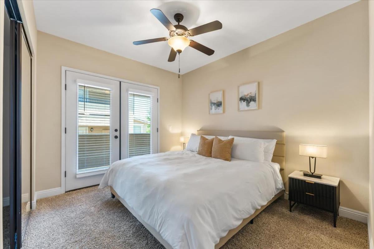 Apartment 2br Getaway Pool Gym Basketball Court & Theater Access