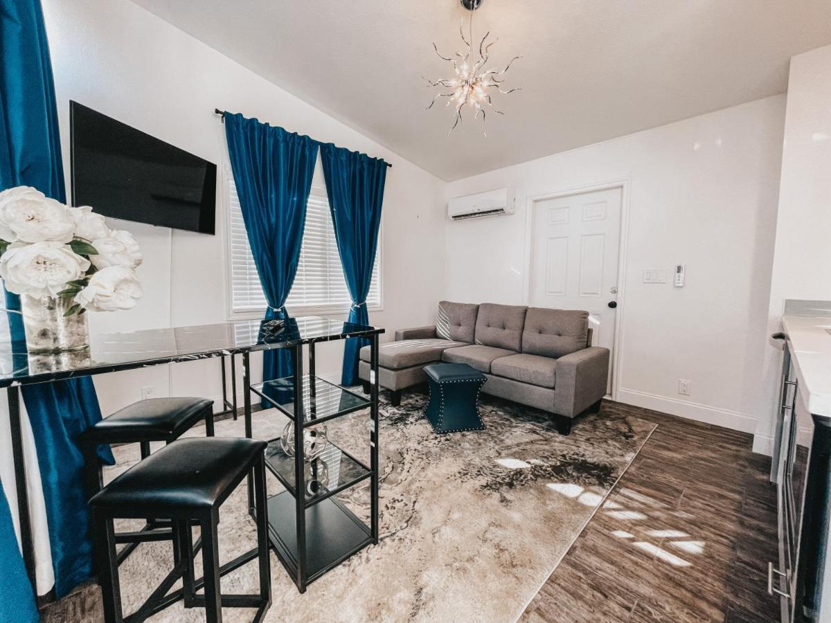 Beautiful Courtyard Sapphire Apartment *