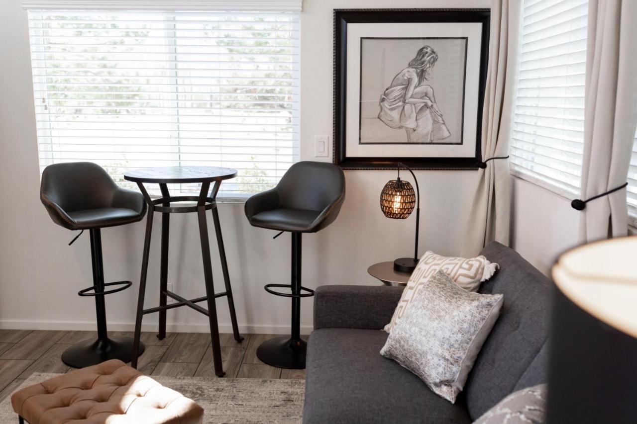 On Historic Grounds Citrine Apartment