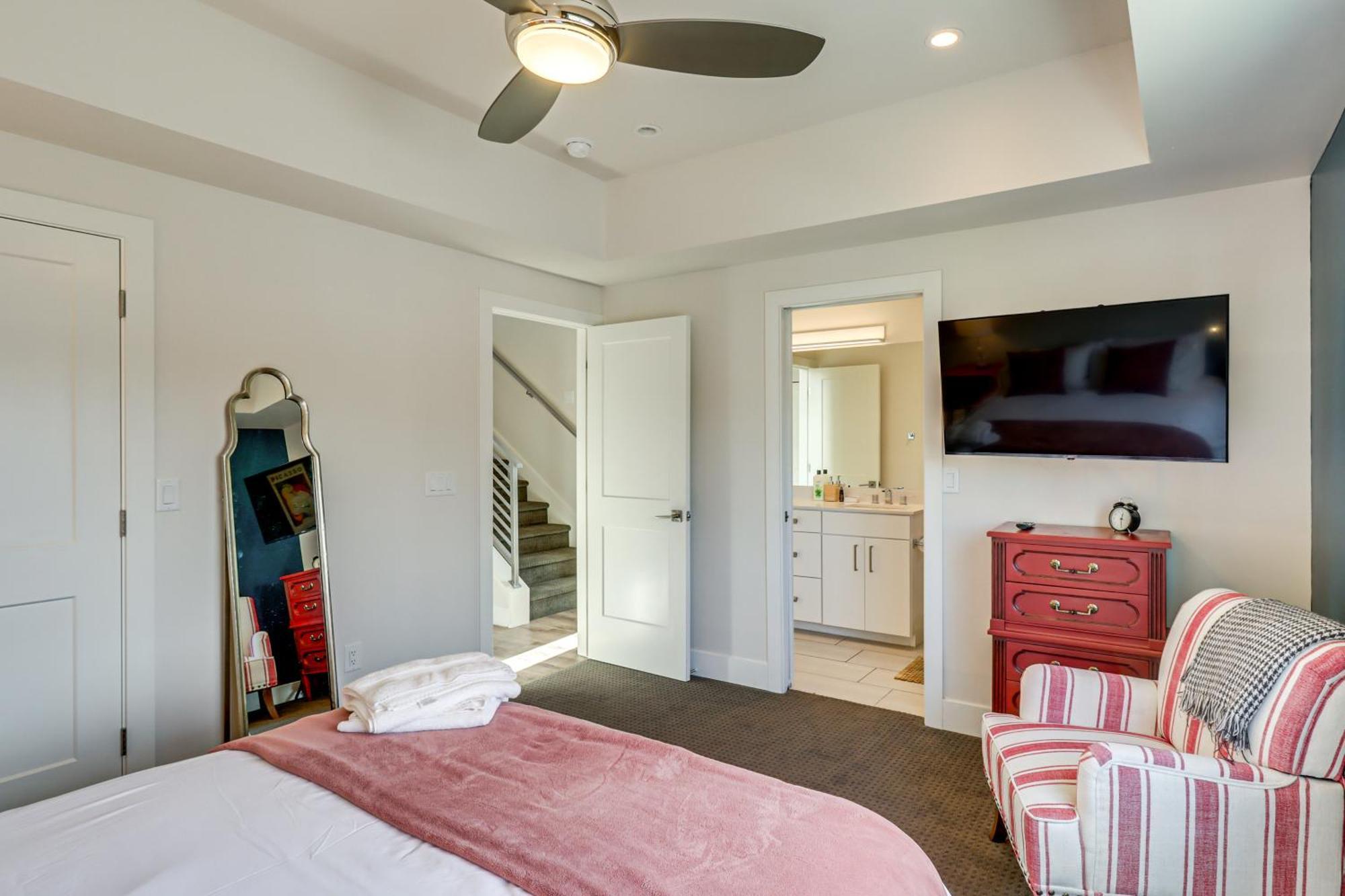 Luxe Midtown Townhome Less Than 2 Mi To Dtwn Reno! Holiday home