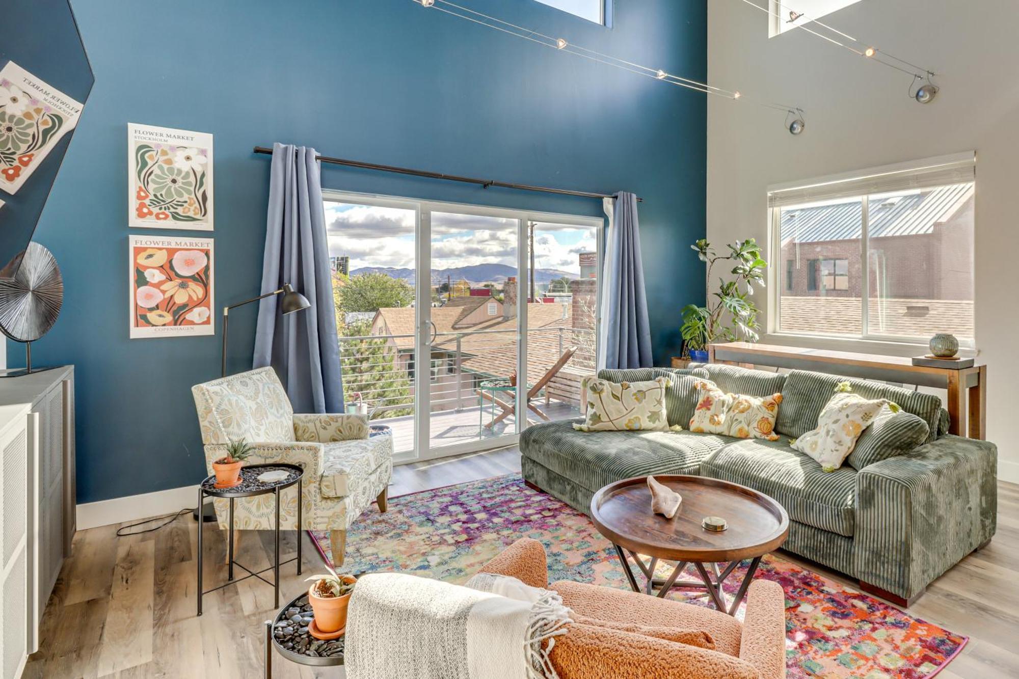 Luxe Midtown Townhome Less Than 2 Mi To Dtwn Reno!