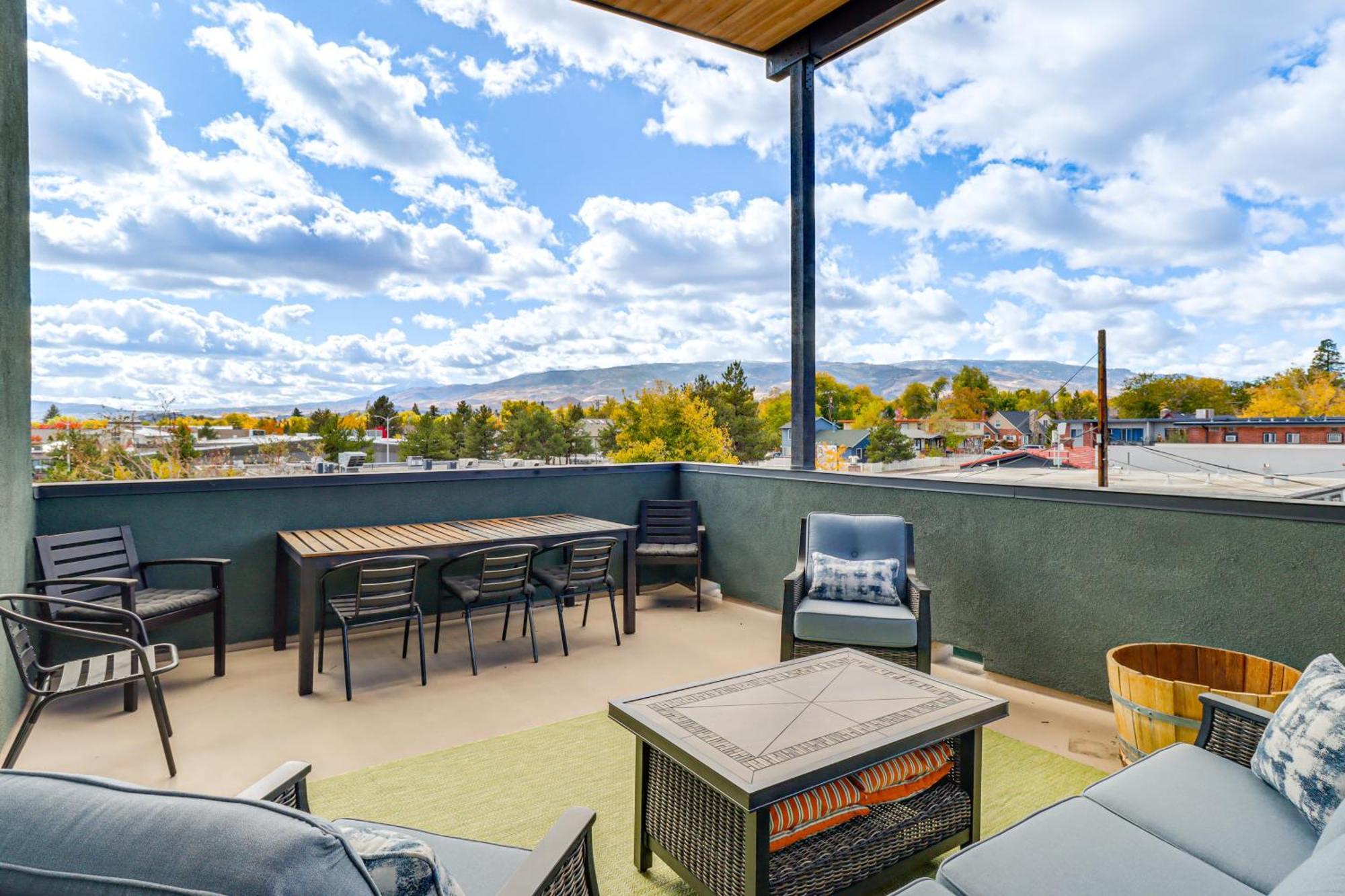 Luxe Midtown Townhome Less Than 2 Mi To Dtwn Reno!