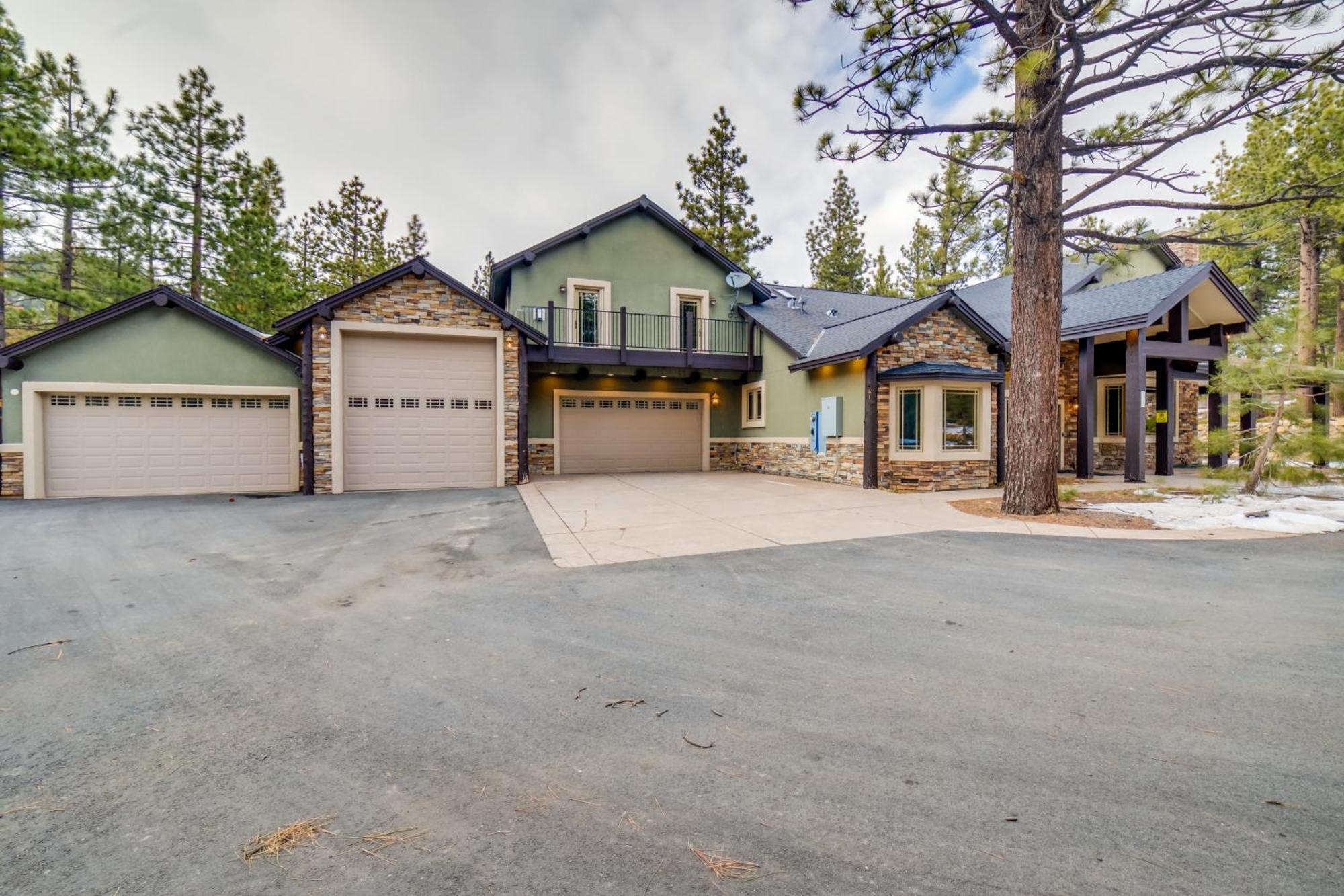 Sleek Reno-lake Tahoe Retreat, 4 Mi To Mt Rose *