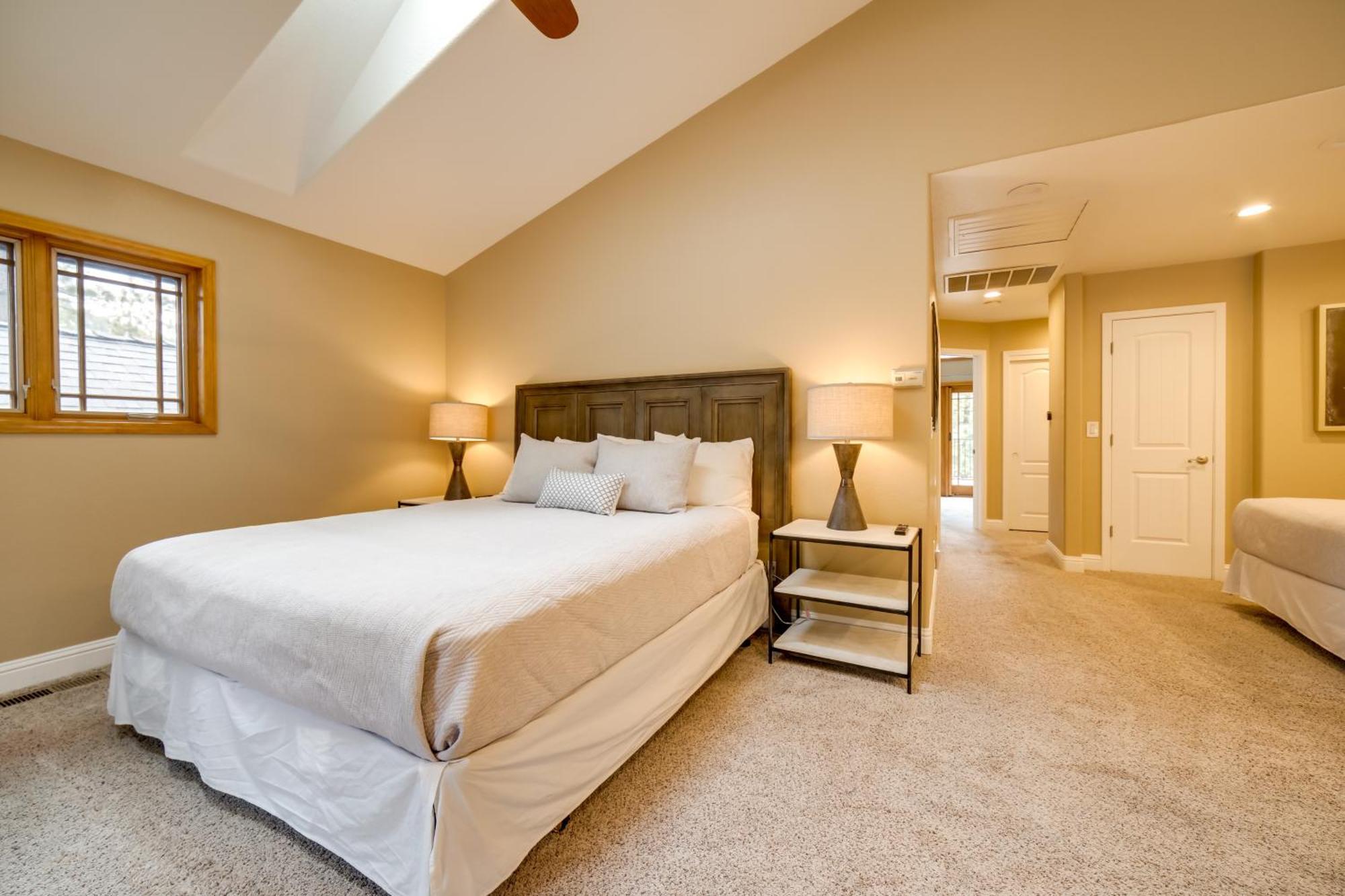Sleek Reno-lake Tahoe Retreat, 4 Mi To Mt Rose Reno