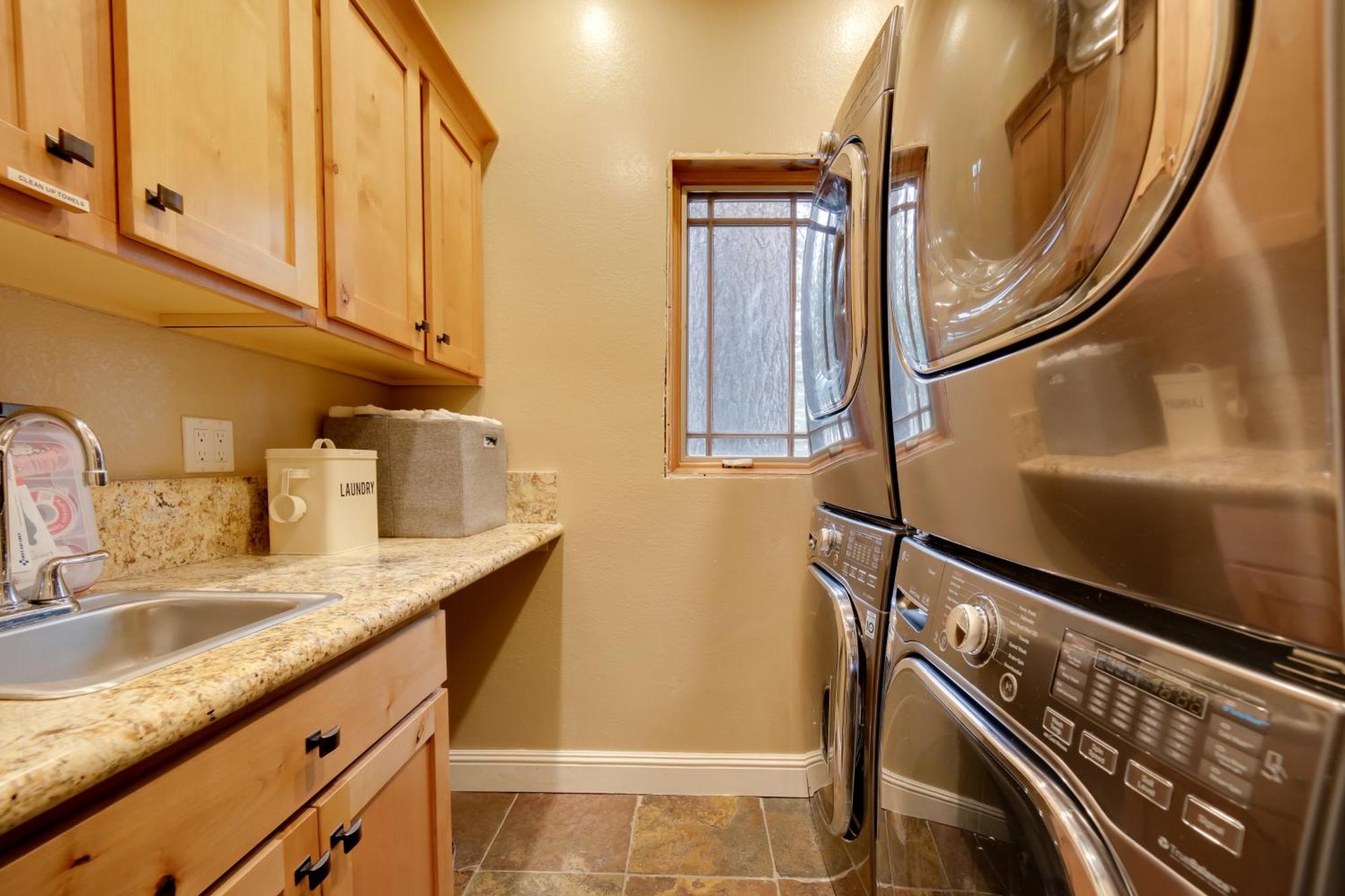 Sleek Reno-lake Tahoe Retreat, 4 Mi To Mt Rose *