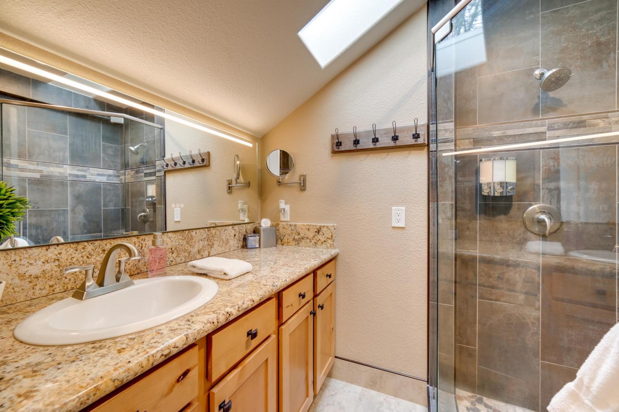 Sleek Reno-lake Tahoe Retreat, 4 Mi To Mt Rose
