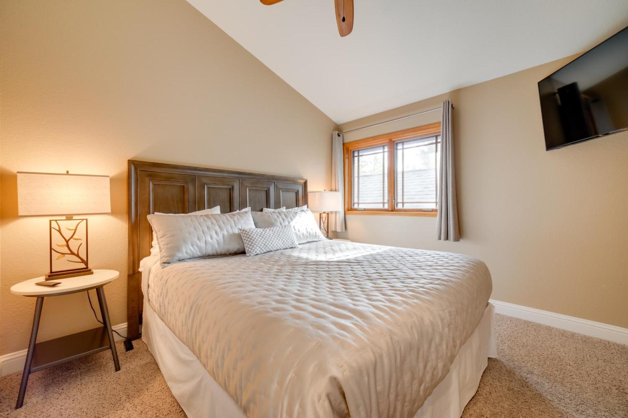 Sleek Reno-lake Tahoe Retreat, 4 Mi To Mt Rose Holiday home Reno