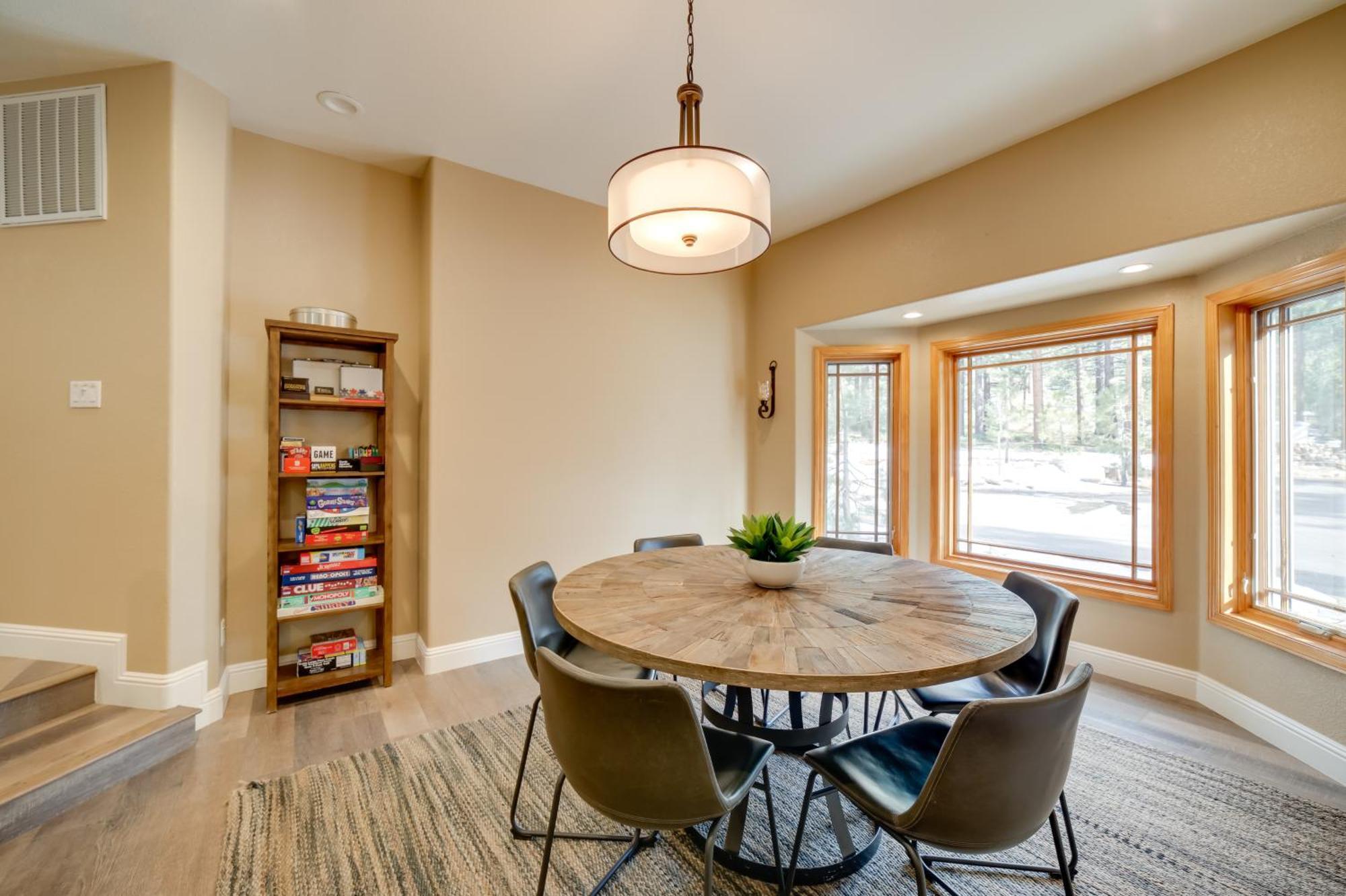 Sleek Reno-lake Tahoe Retreat, 4 Mi To Mt Rose Holiday home *
