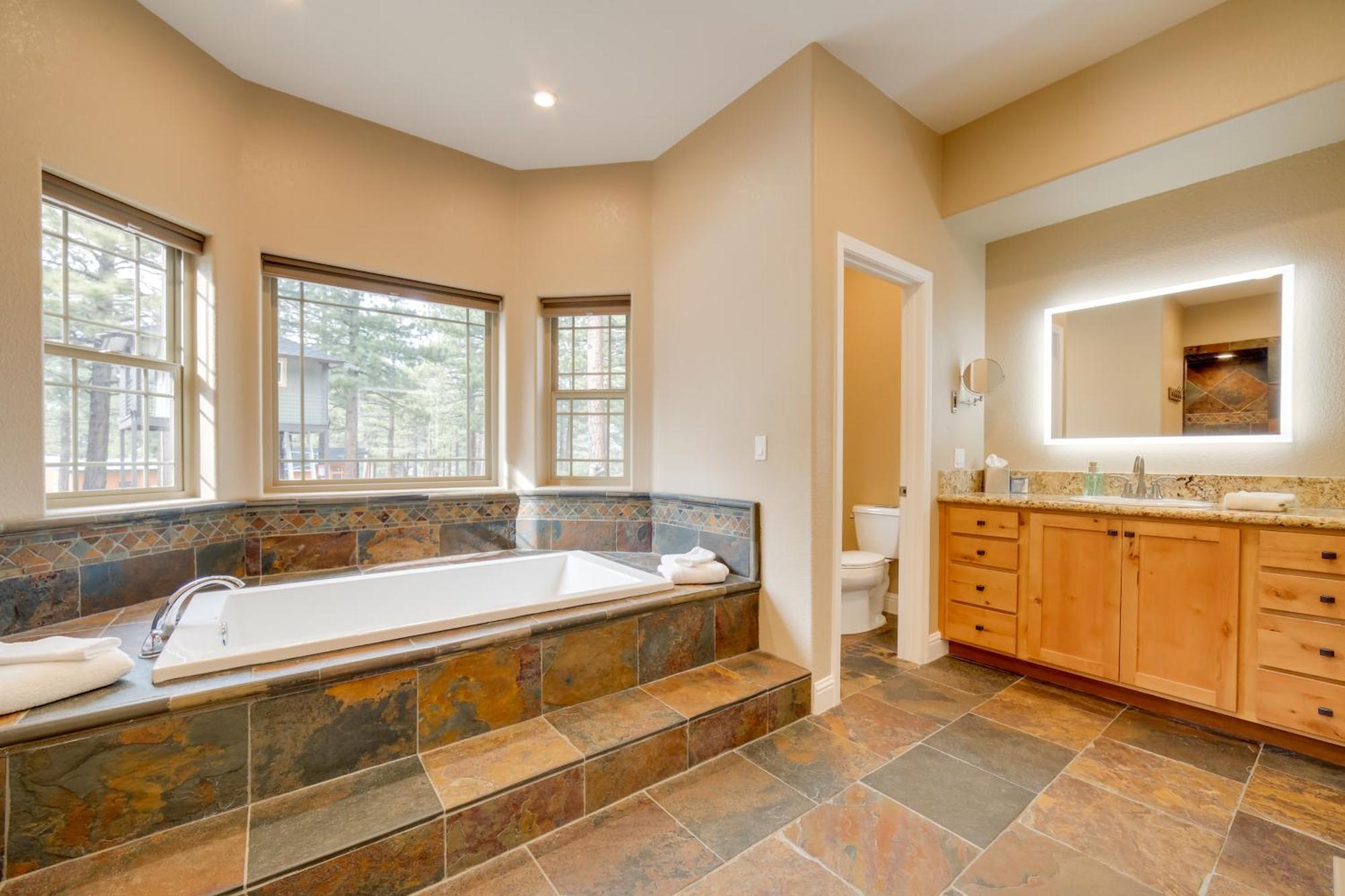 Sleek Reno-lake Tahoe Retreat, 4 Mi To Mt Rose Holiday home Reno