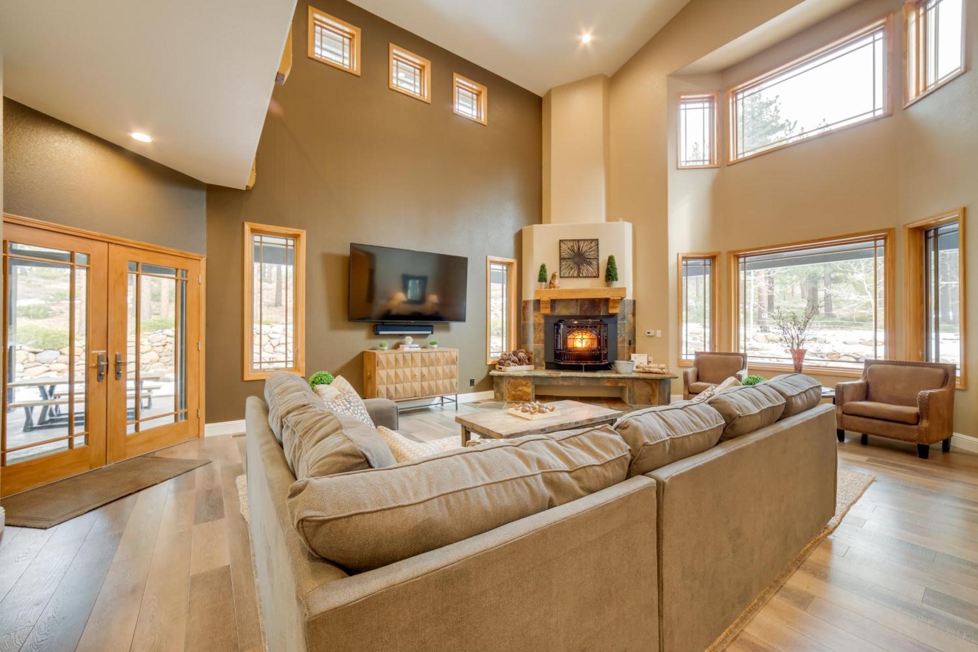 Sleek Reno-lake Tahoe Retreat, 4 Mi To Mt Rose Holiday home Reno