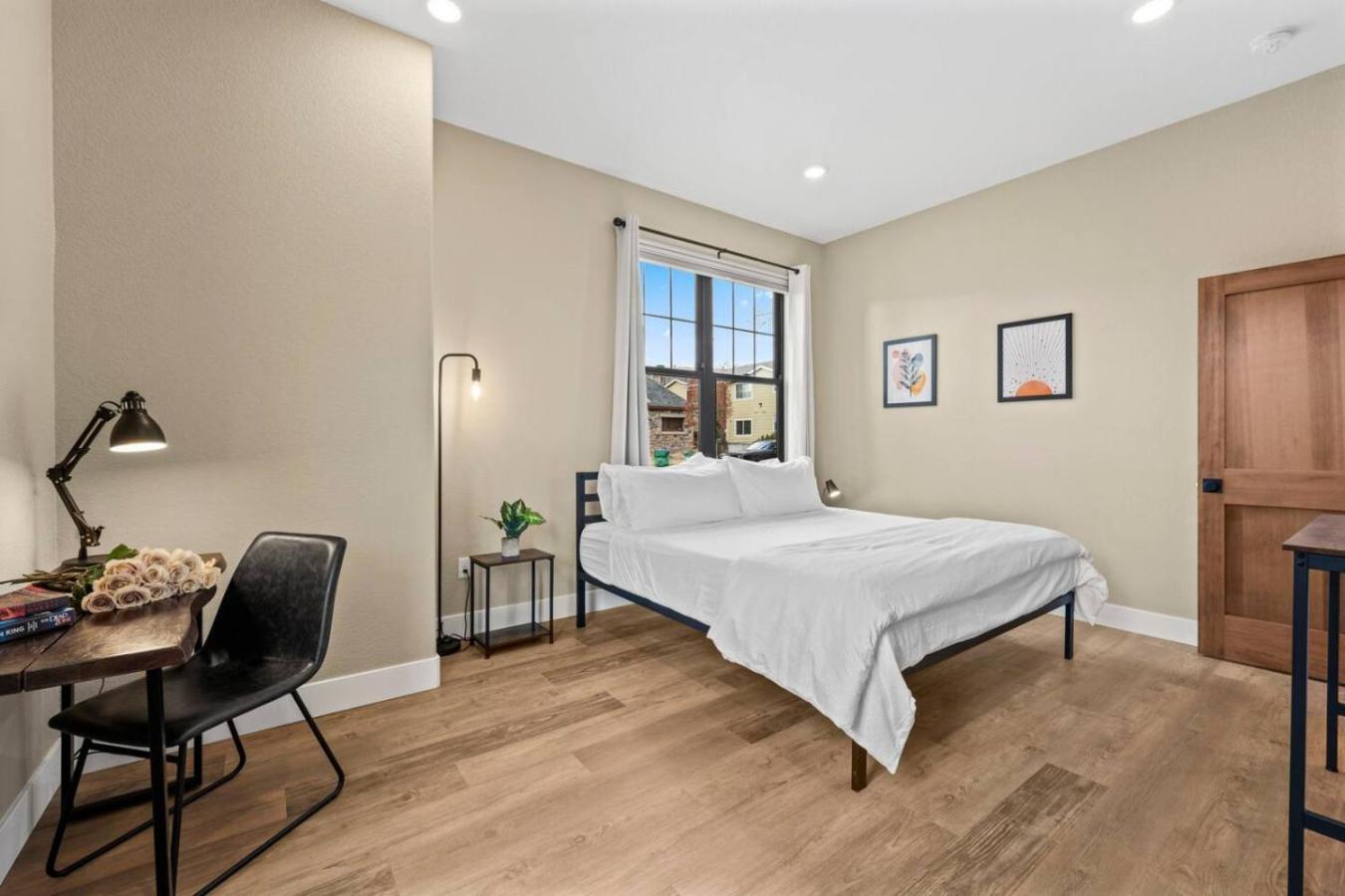 Apartment Luxury Living Modern Midtown Ensuite Baths Patio
