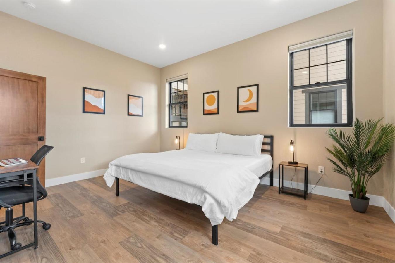 Apartment Luxury Living Modern Midtown Ensuite Baths Patio