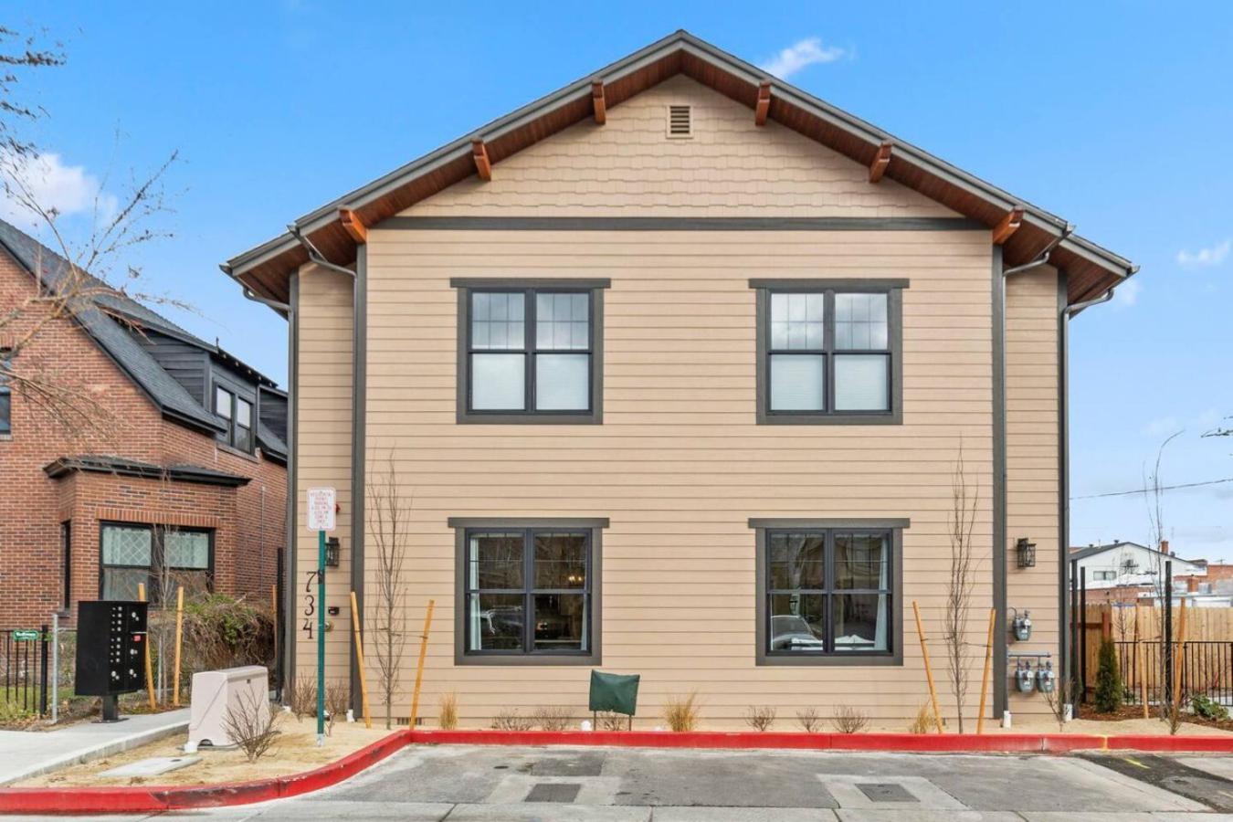 Luxury Living Modern Midtown Ensuite Baths Patio Apartment *