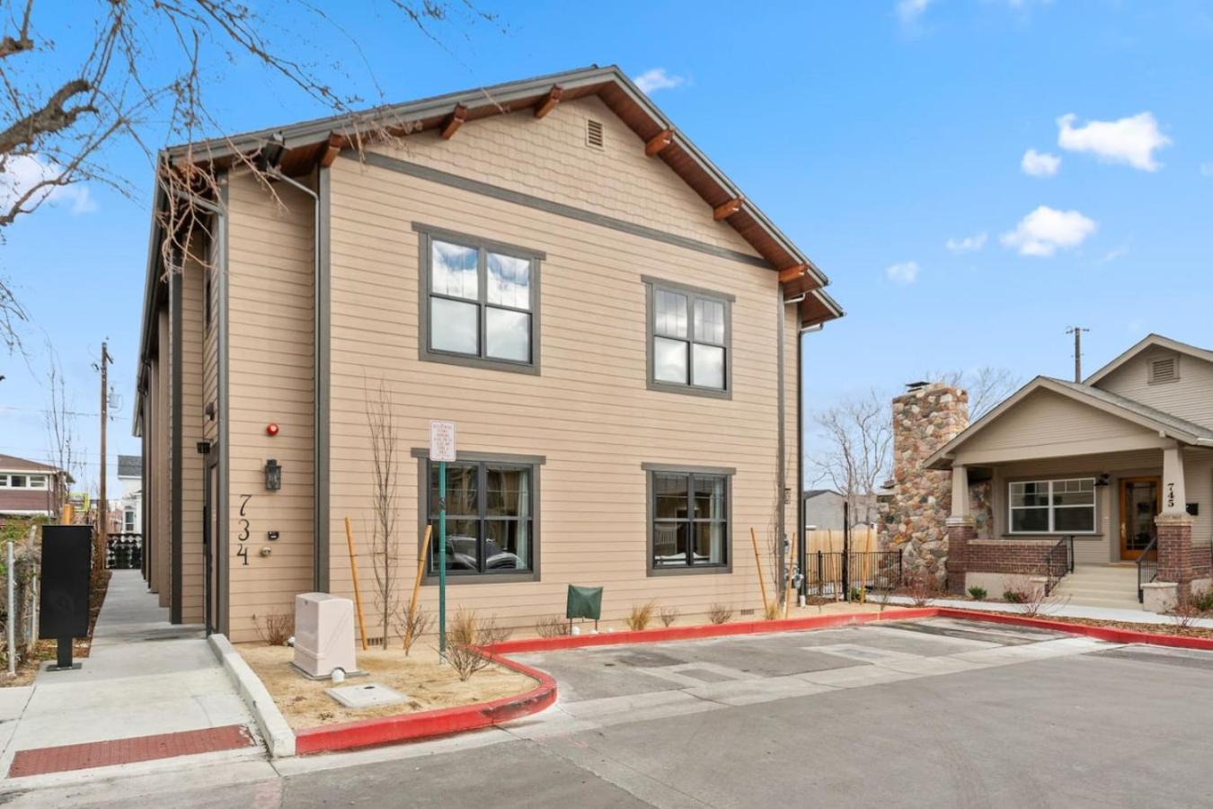 Luxury Living Modern Midtown Ensuite Baths Patio *