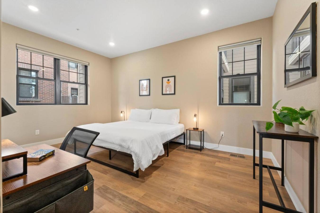 Luxury Living Modern Midtown Ensuite Baths Patio * Reno