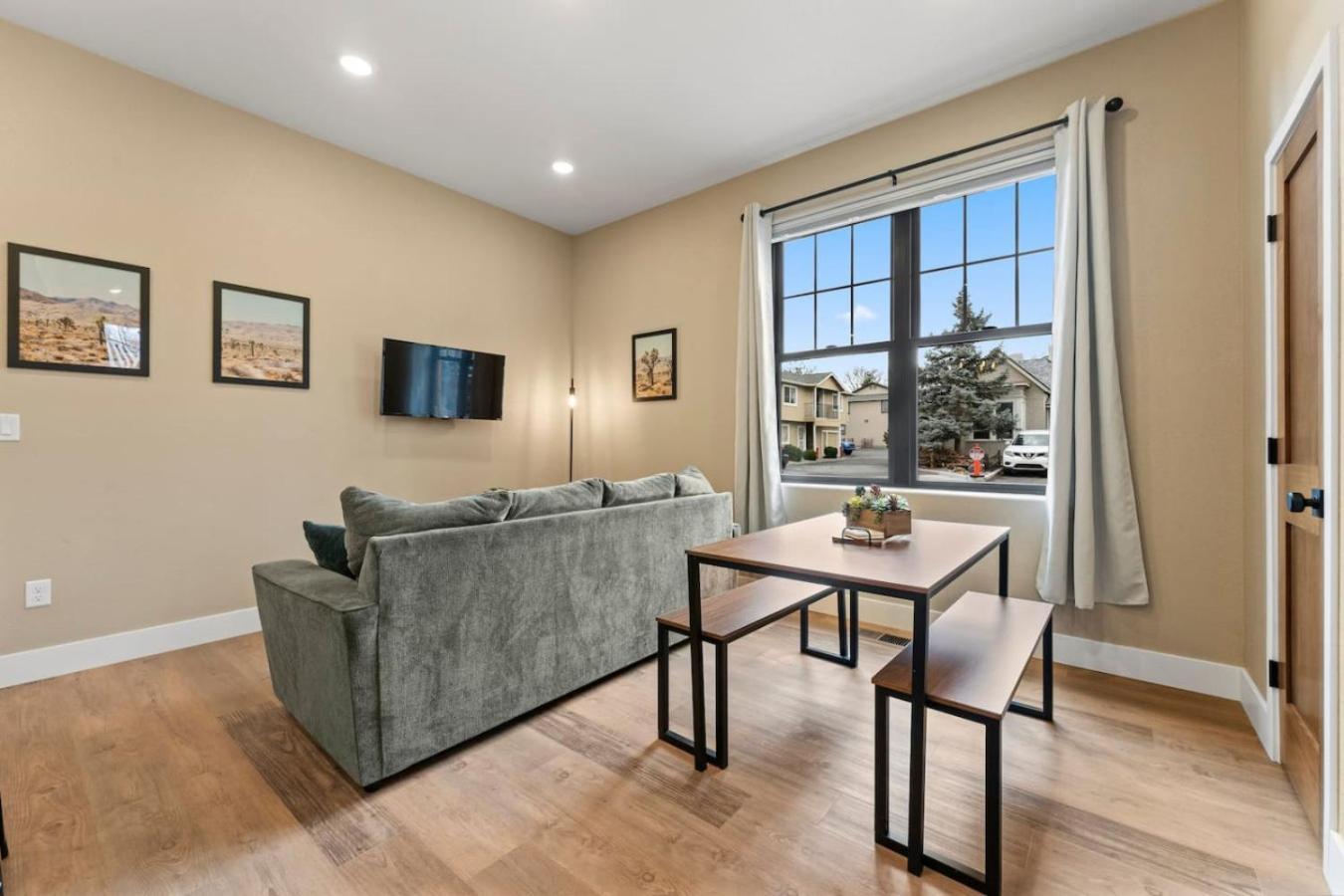 Apartment Luxury Living Modern Midtown Ensuite Baths Patio *