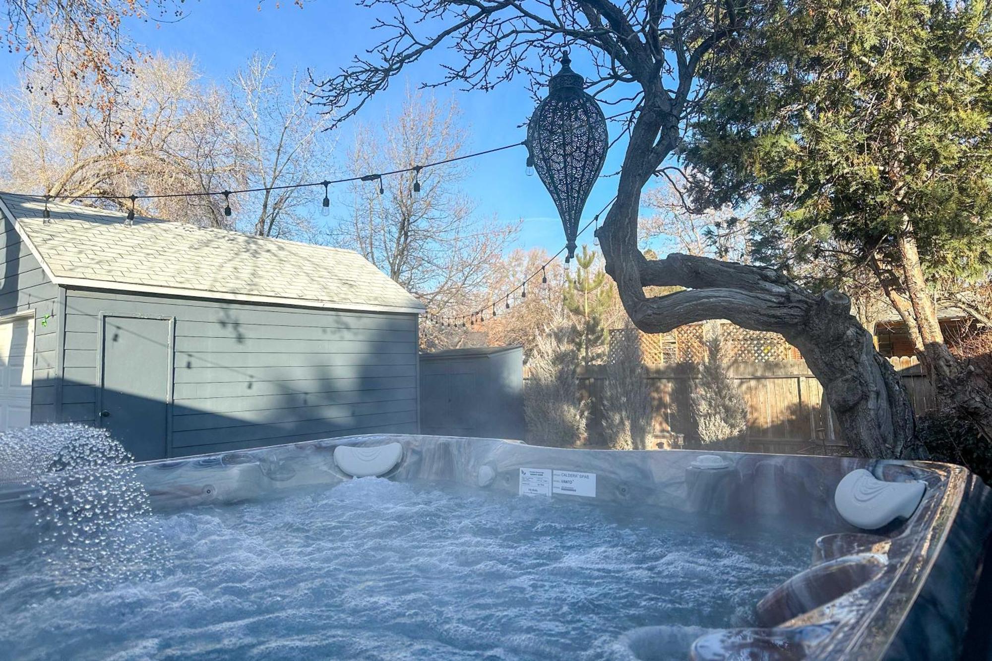 Midtown Oasis With Furnished Deck And Fire Pit *