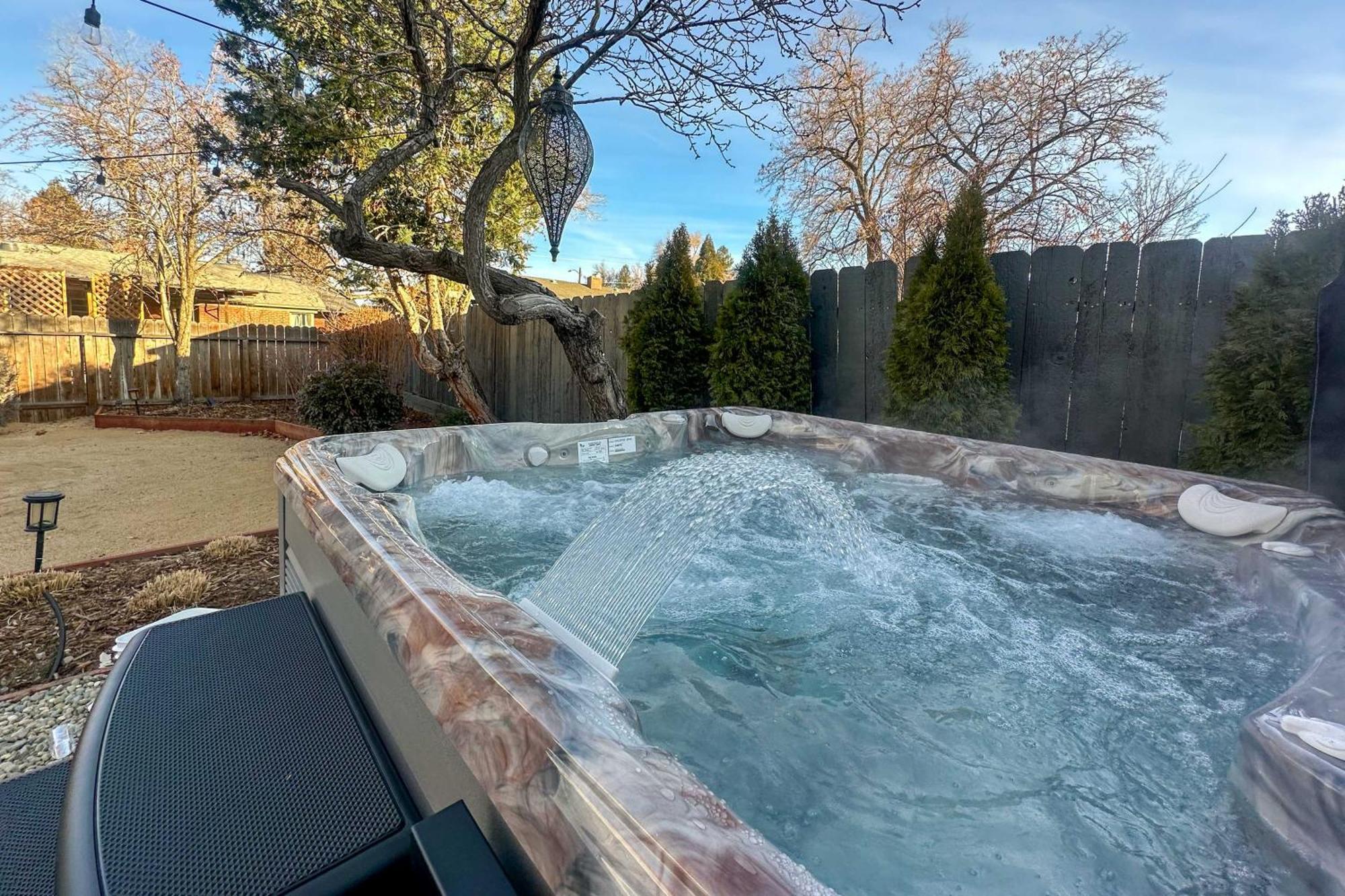 Midtown Oasis With Furnished Deck And Fire Pit * Reno