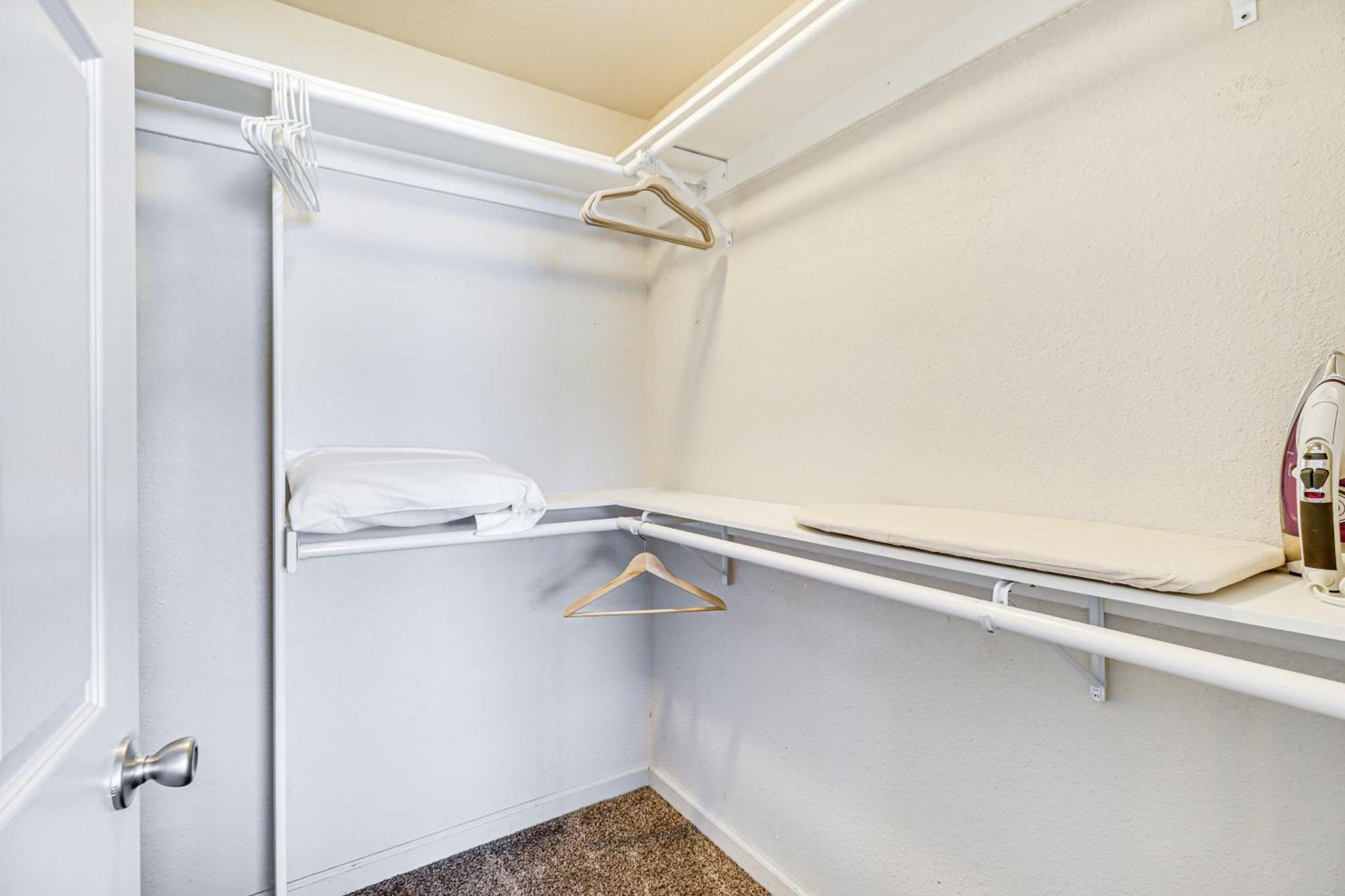 Apartment Charming With Patio, Near Downtown Reno!