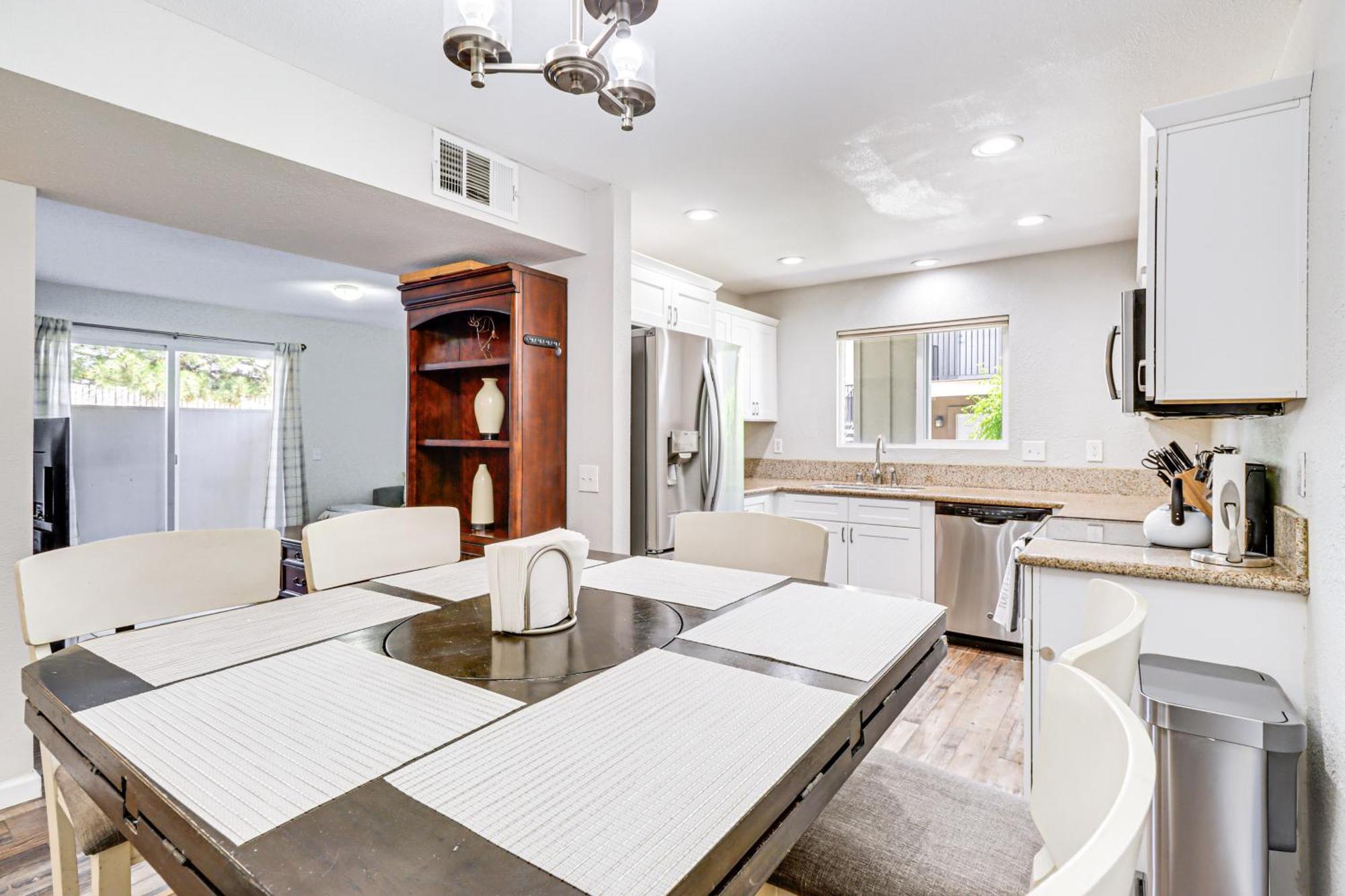Apartment Charming With Patio, Near Downtown Reno!