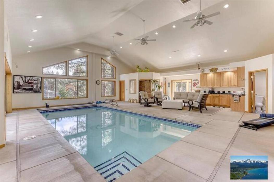 Holiday home 6000 Sqft Pine House With Indoor Swimming Pool