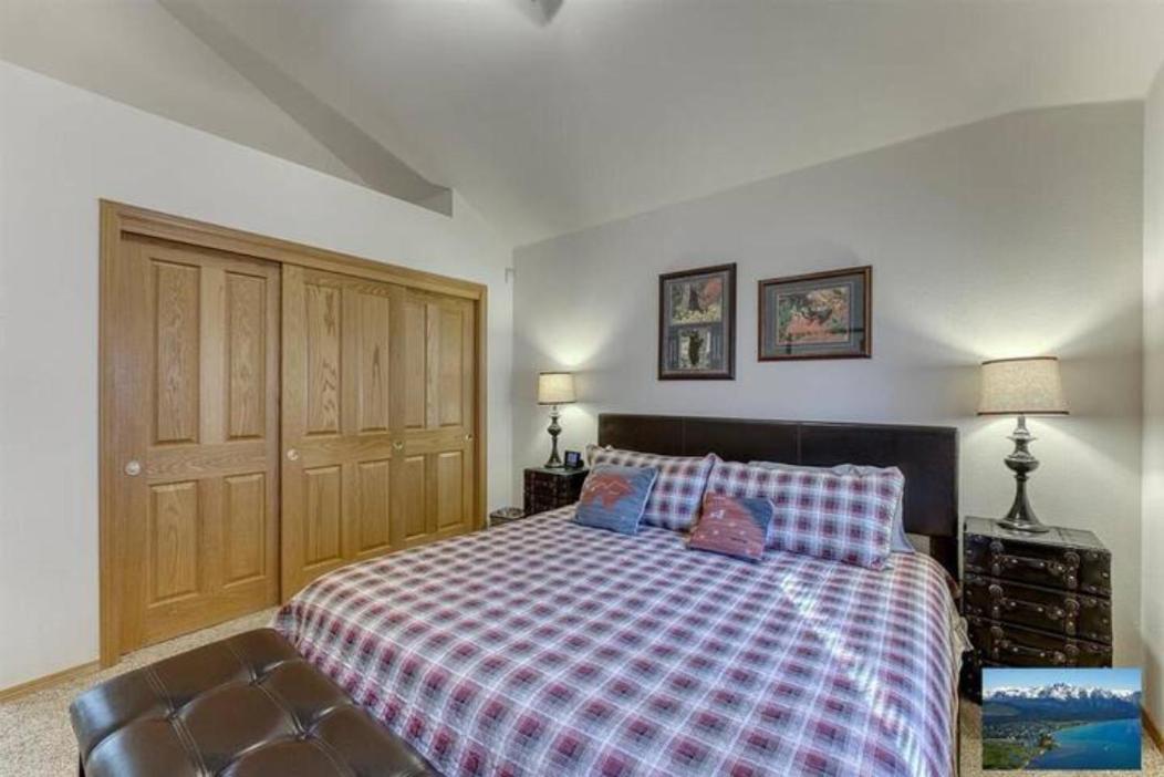 Holiday home 6000 Sqft Pine House With Indoor Swimming Pool