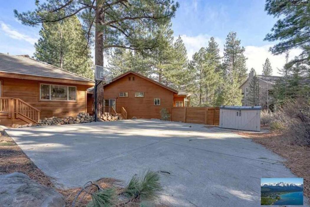 Holiday home 6000 Sqft Pine House With Indoor Swimming Pool *