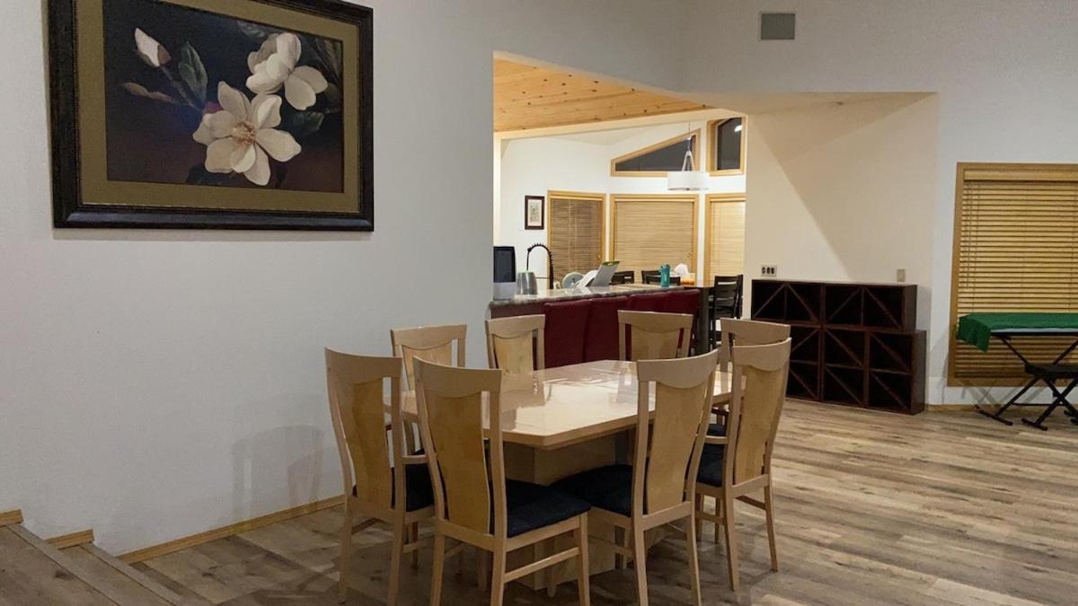 6000 Sqft Pine House With Indoor Swimming Pool * Reno