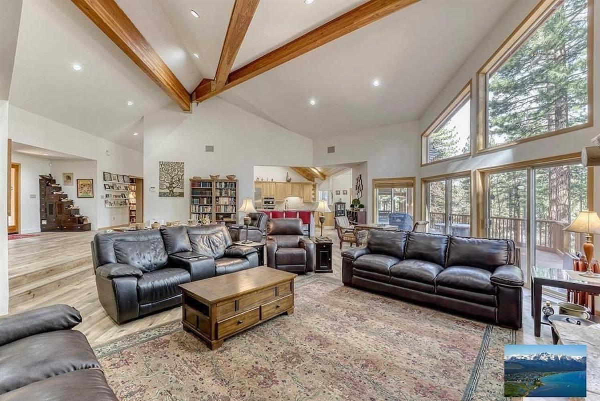 Holiday home 6000 Sqft Pine House With Indoor Swimming Pool *