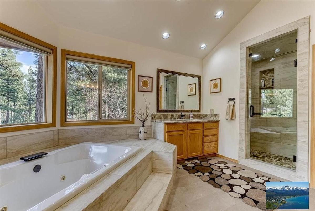 Holiday home 6000 Sqft Pine House With Indoor Swimming Pool