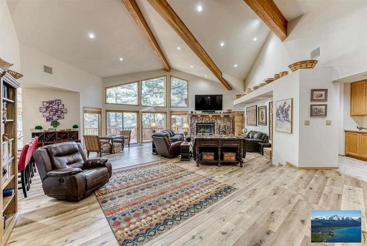 6000 Sqft Pine House With Indoor Swimming Pool