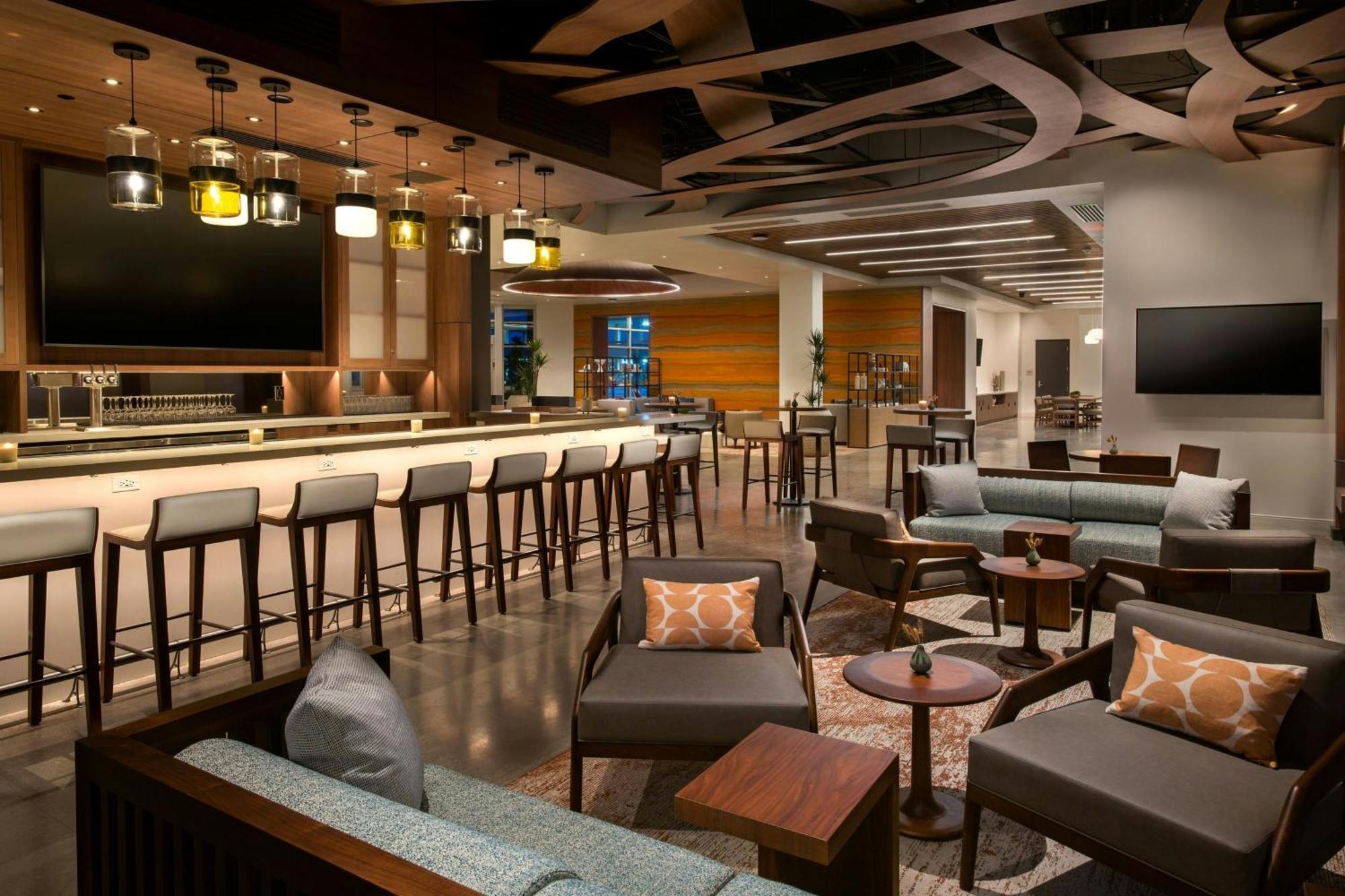 Element Experience District Hotel *