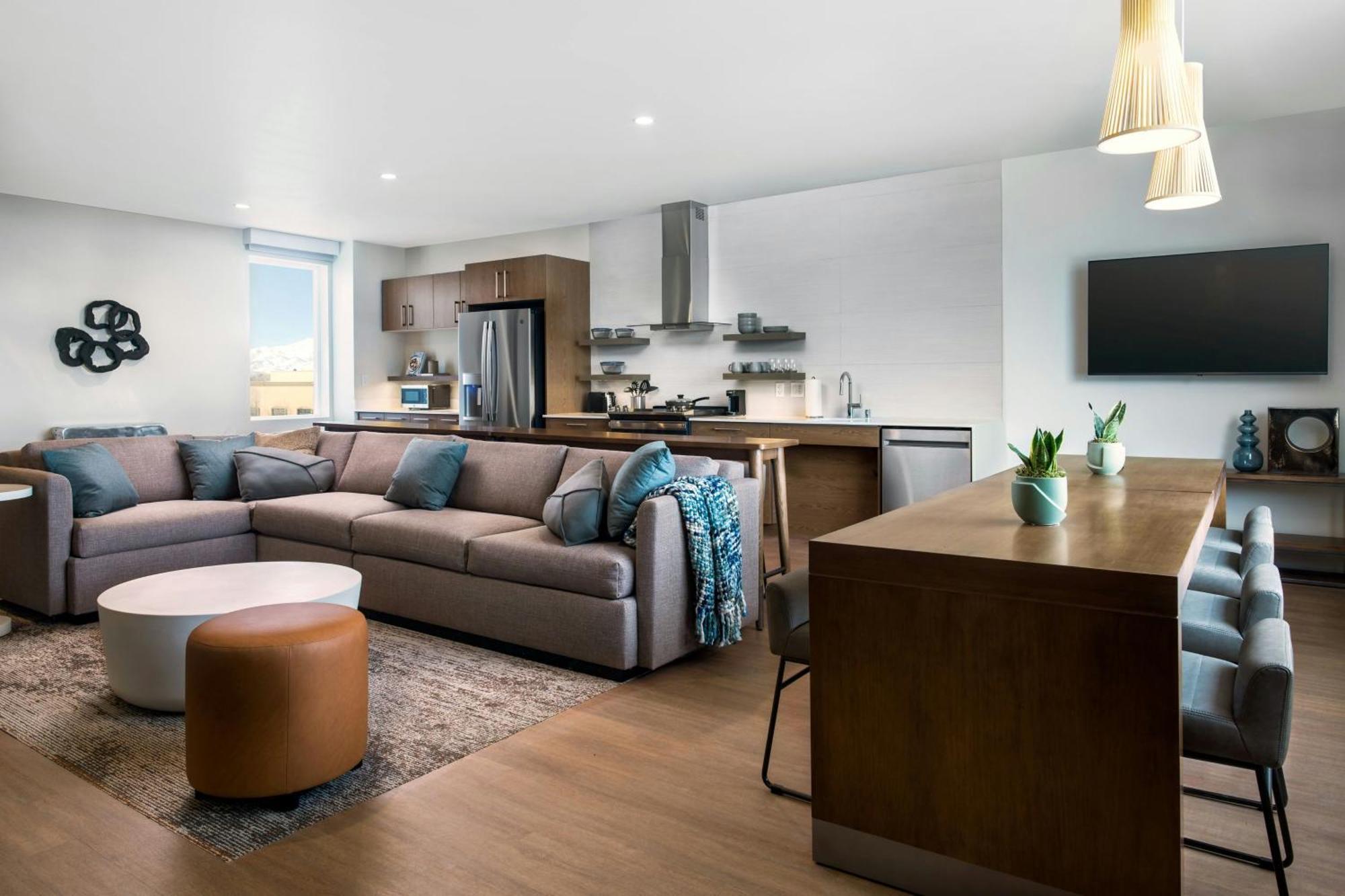 Element Experience District *