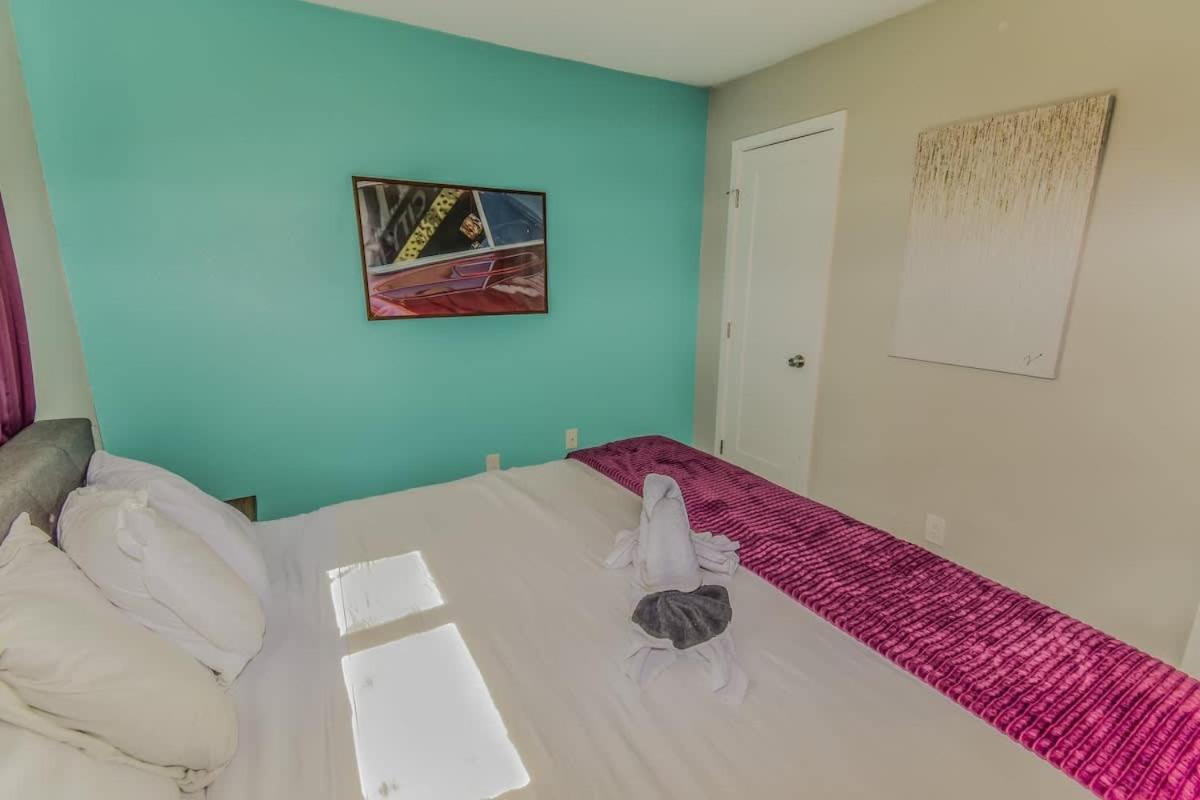Retreat 3 King Beds By Casinos And Reno