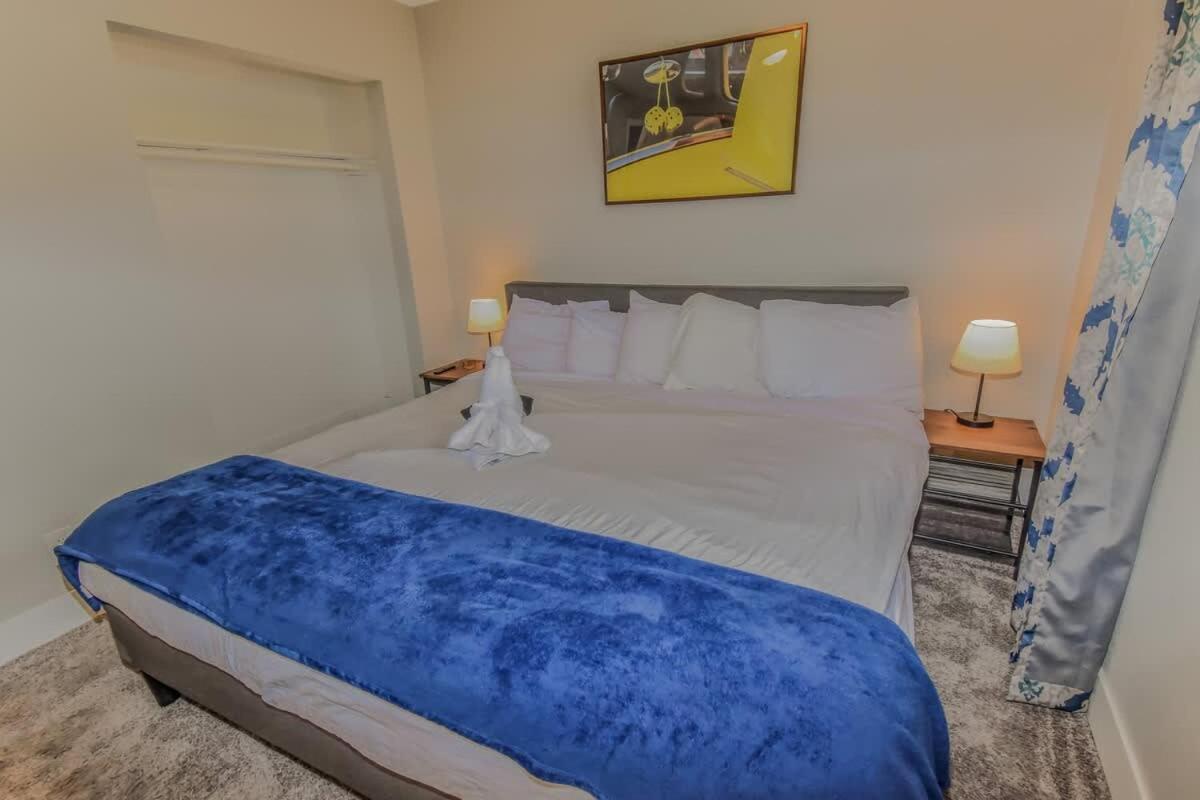Retreat 3 King Beds By Casinos And