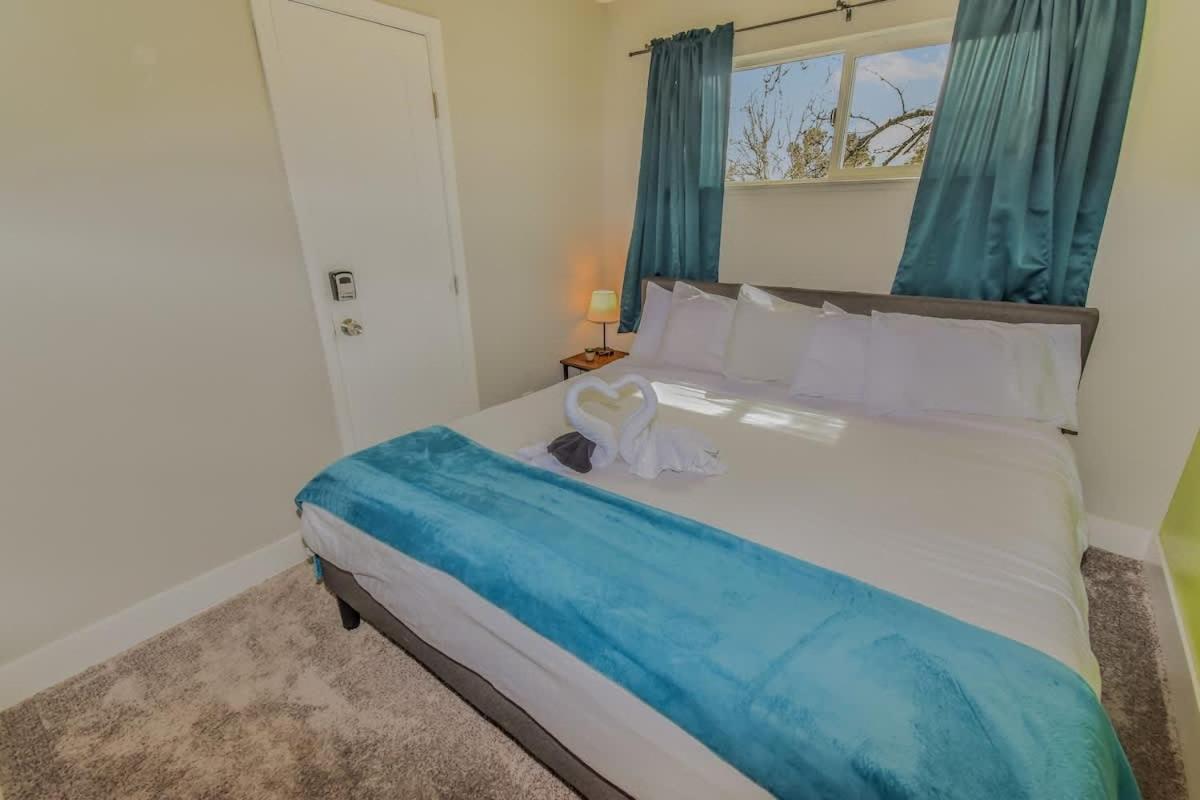 Holiday home Retreat 3 King Beds By Casinos And *