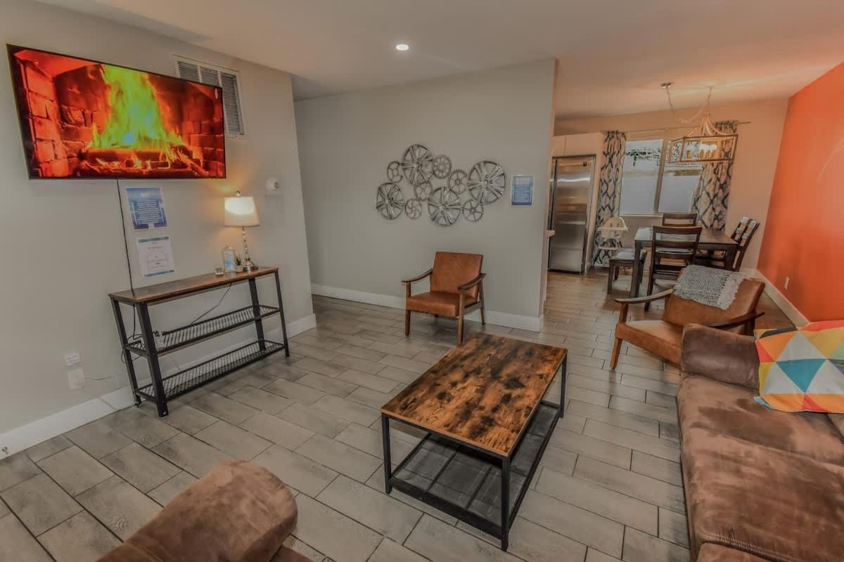 Retreat 3 King Beds By Casinos And