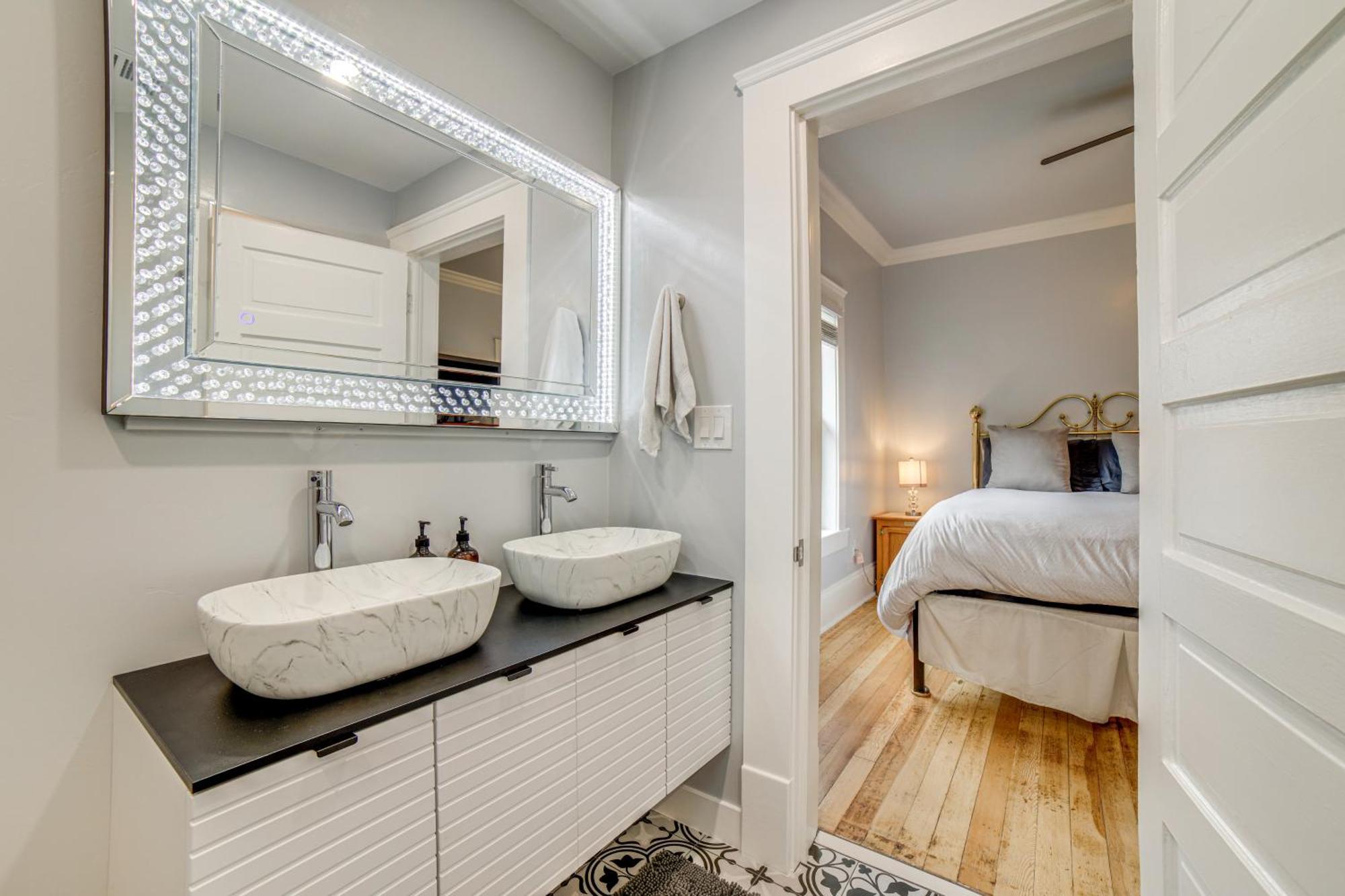 Charming Vacation - Walk To Midtown! Reno